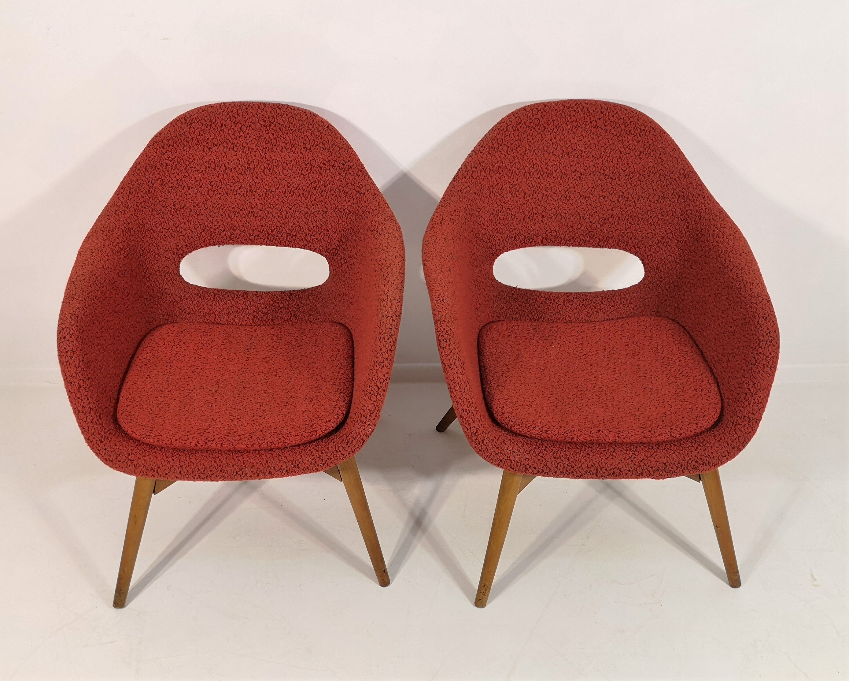 Ensemble de 2 fauteuils coque de Miroslav Navratil, années 1960