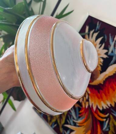 Ceiling light from the 40s/50s in gold and pink Art Deco.