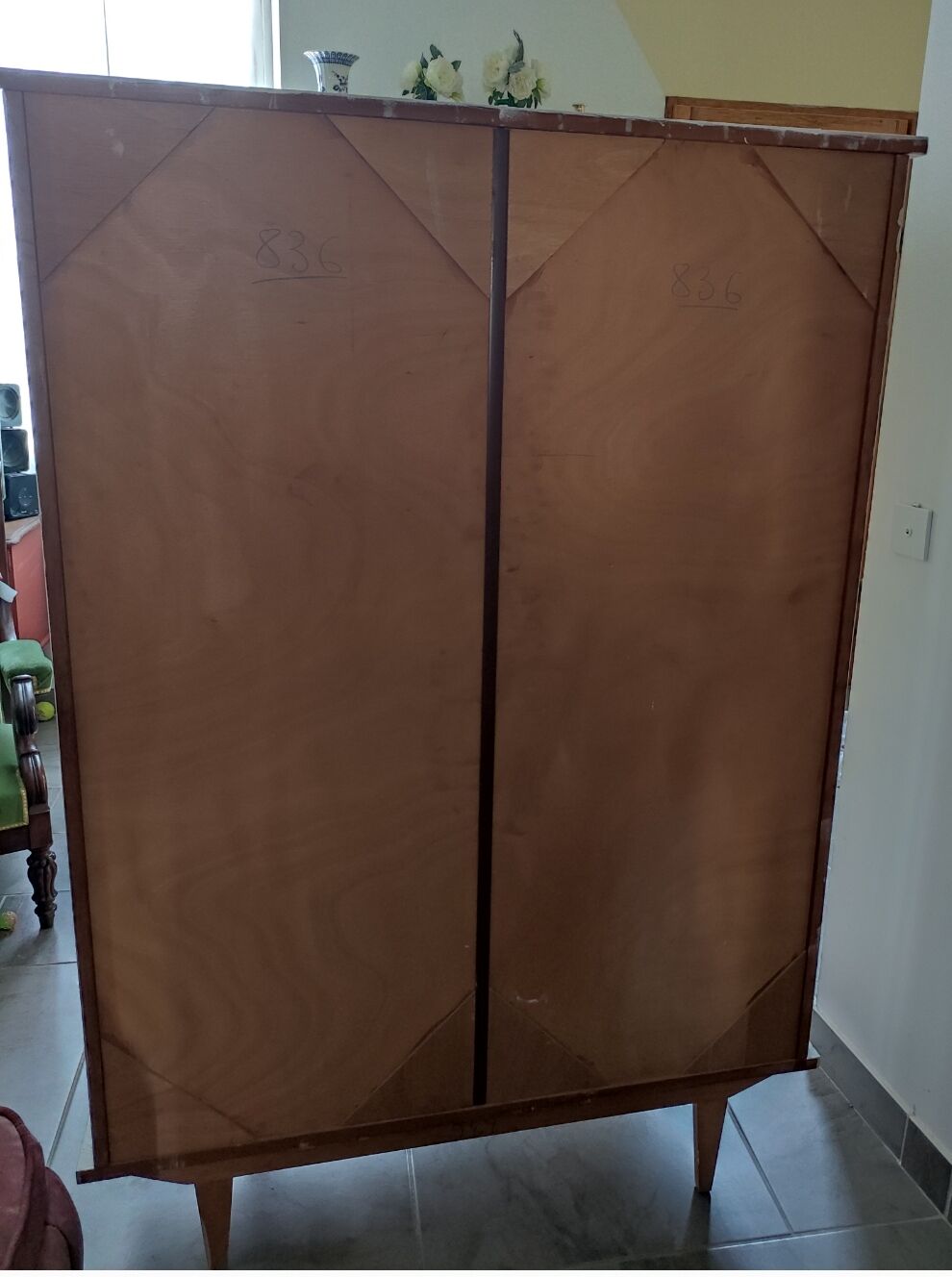 Vintage wardrobe 50s/60 feet compass
