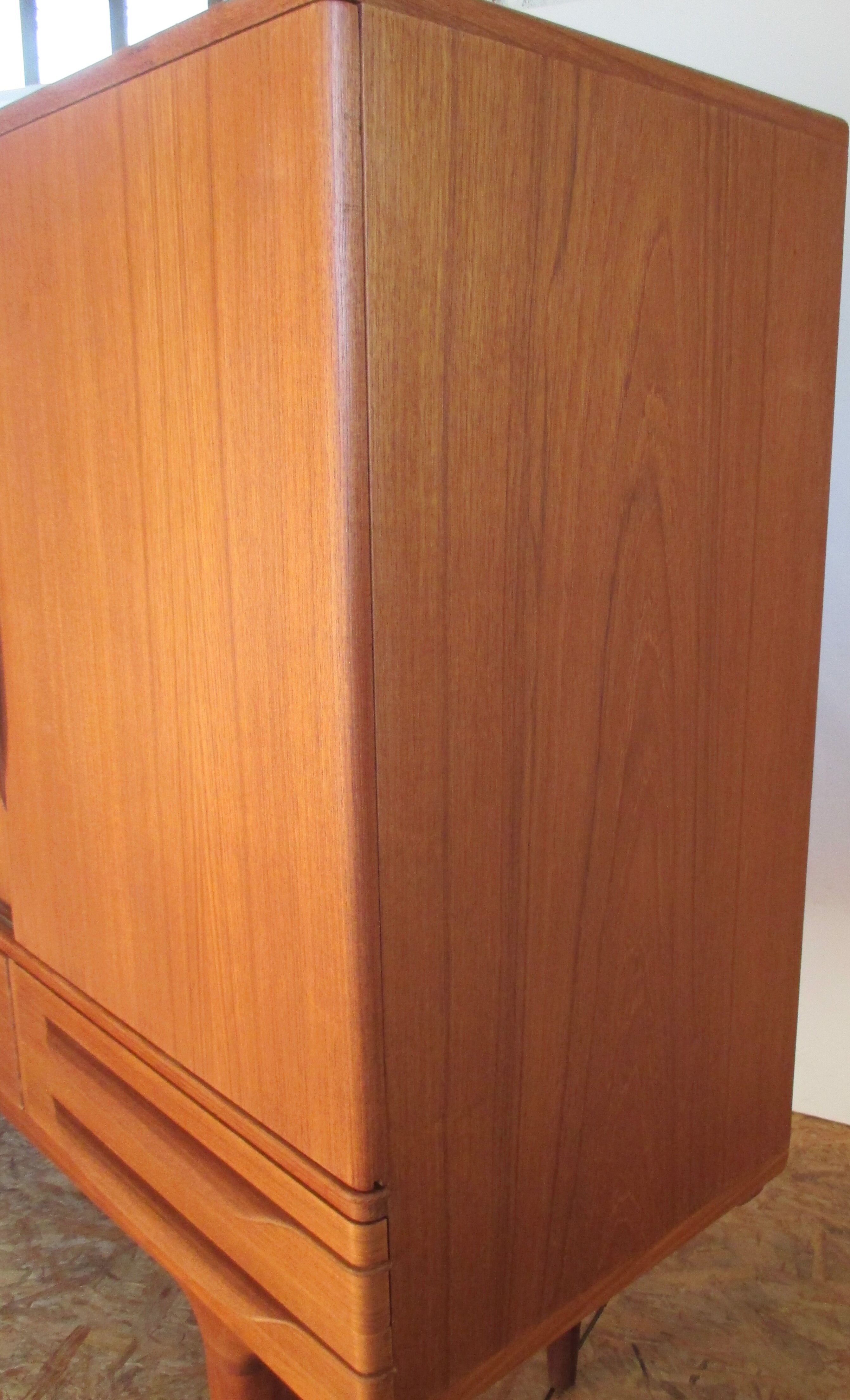 Enfilade haute danoise en teck de Johannes Andersen