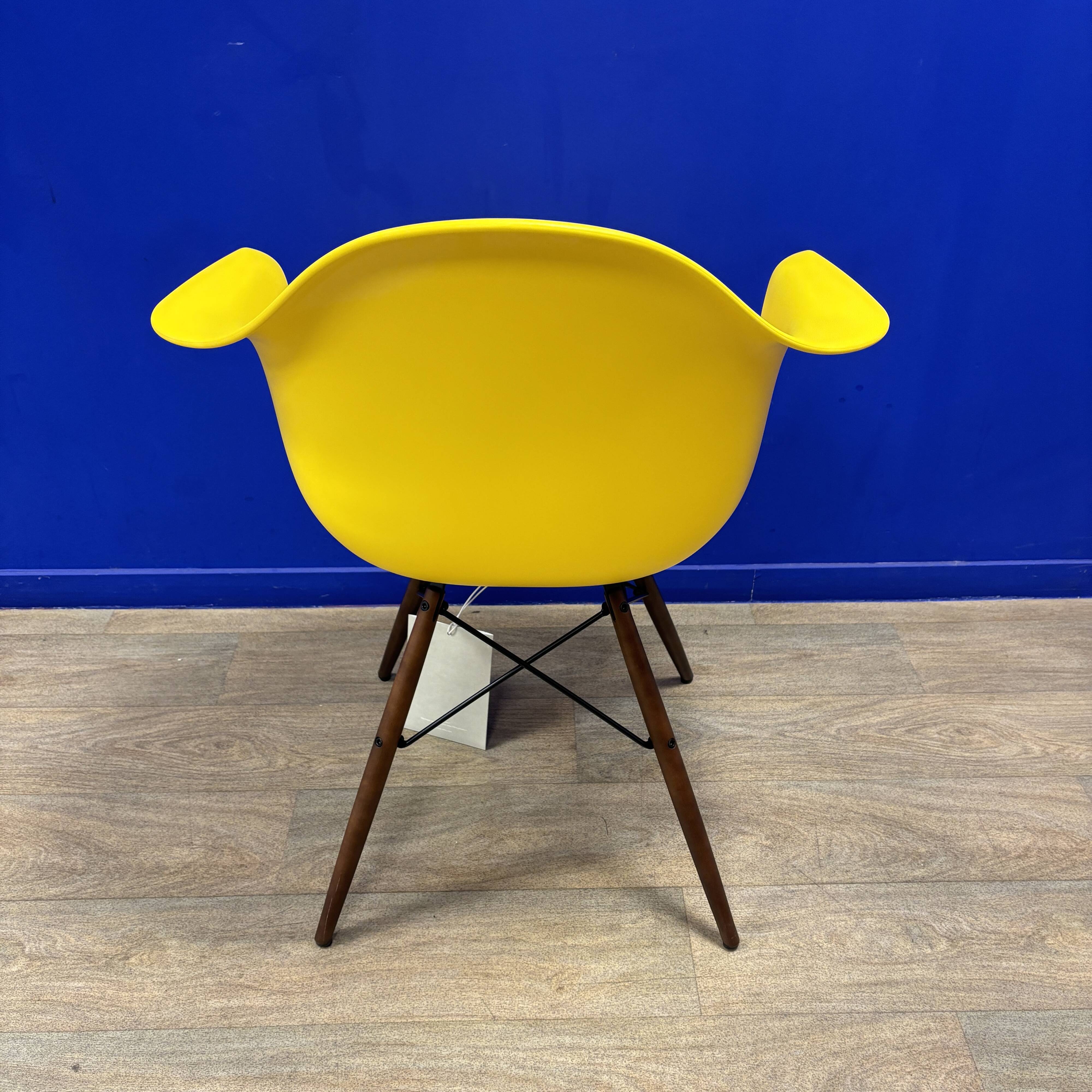 Eames DAW armchair Sunlight yellow / Dark maple NEW - Vitra