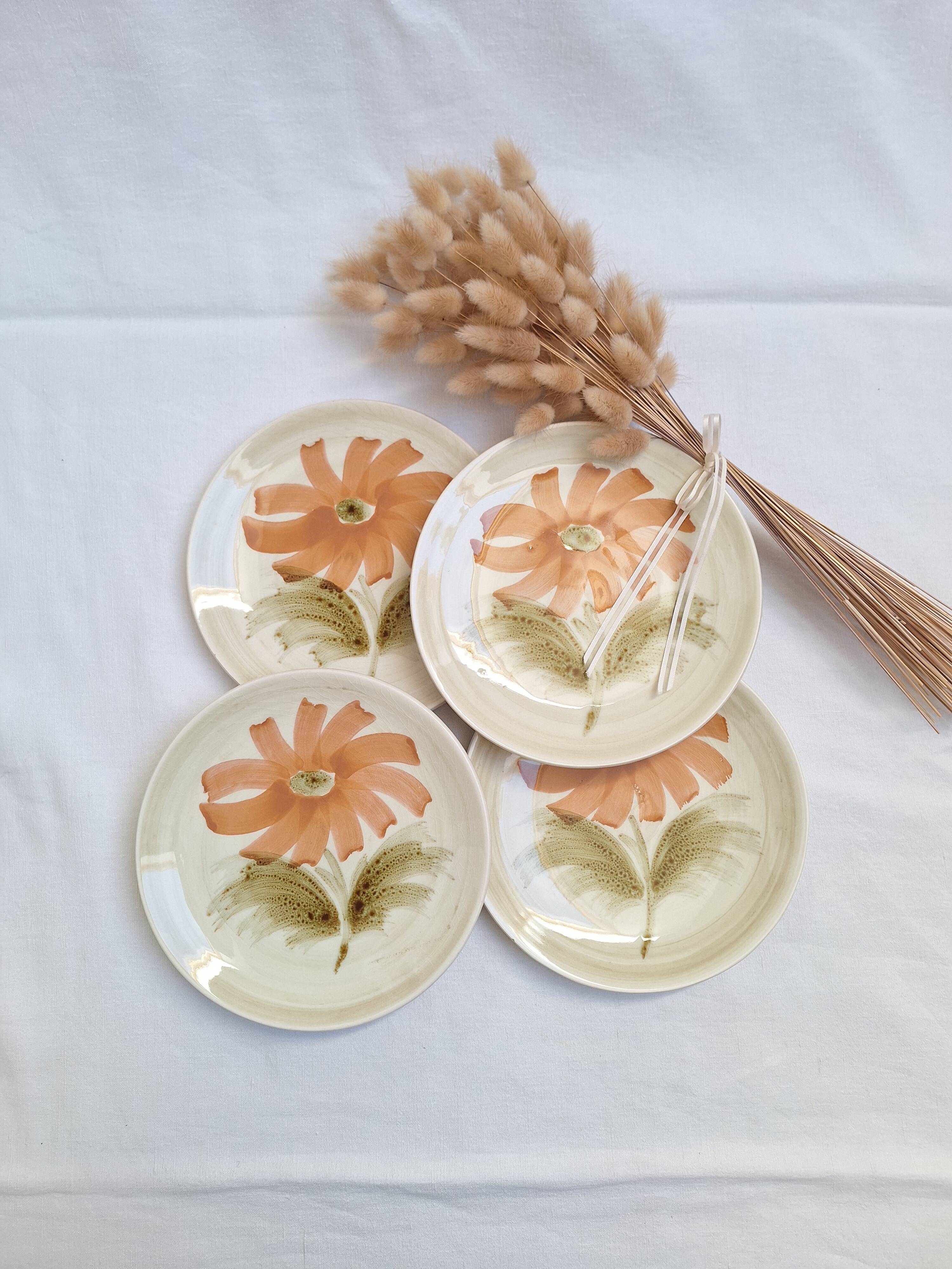 Dessert plates St Amand decorated with flowers