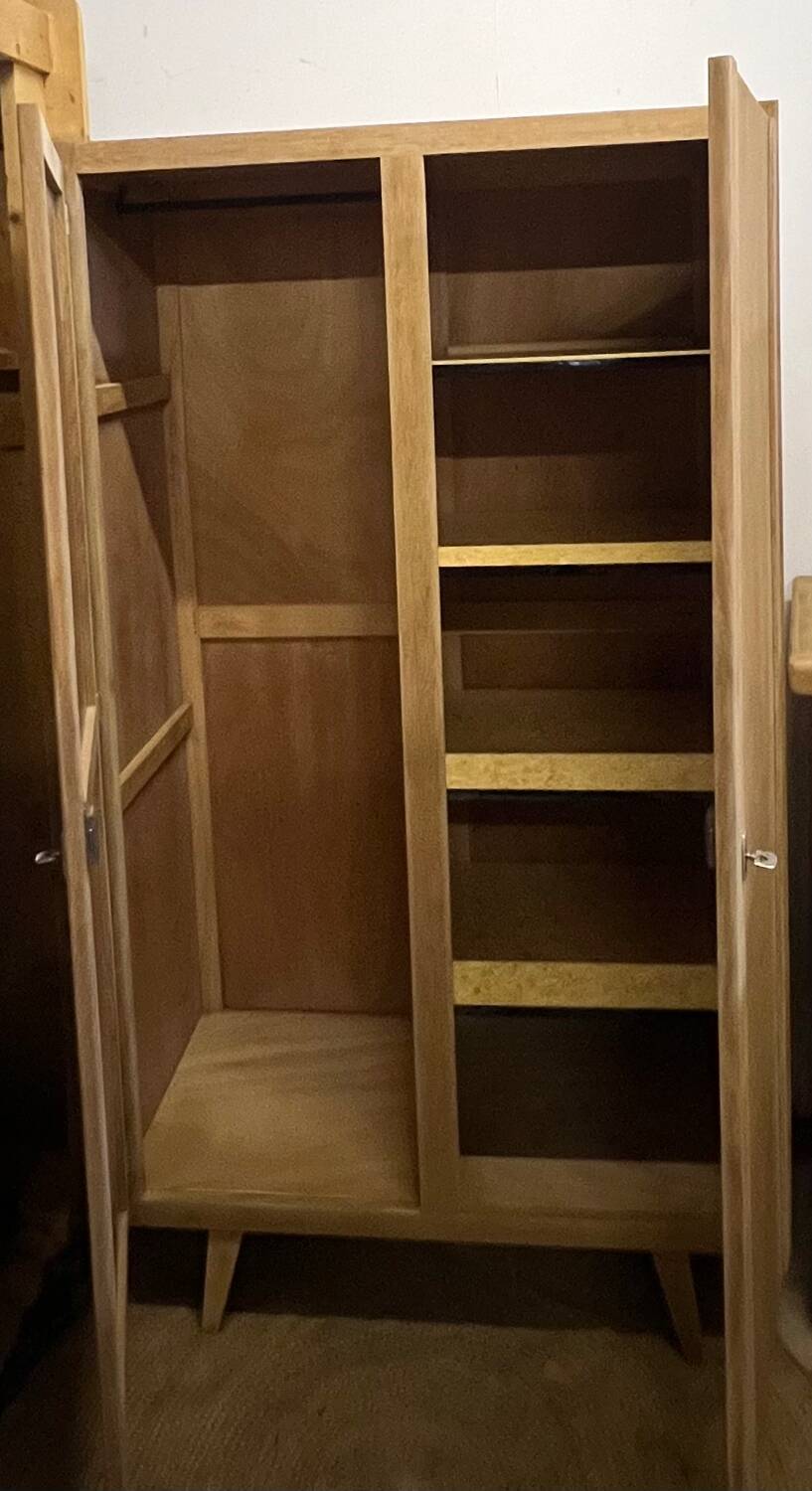 Vintage antique wardrobe in raw oak with tapered legs: wardrobe + shelf.