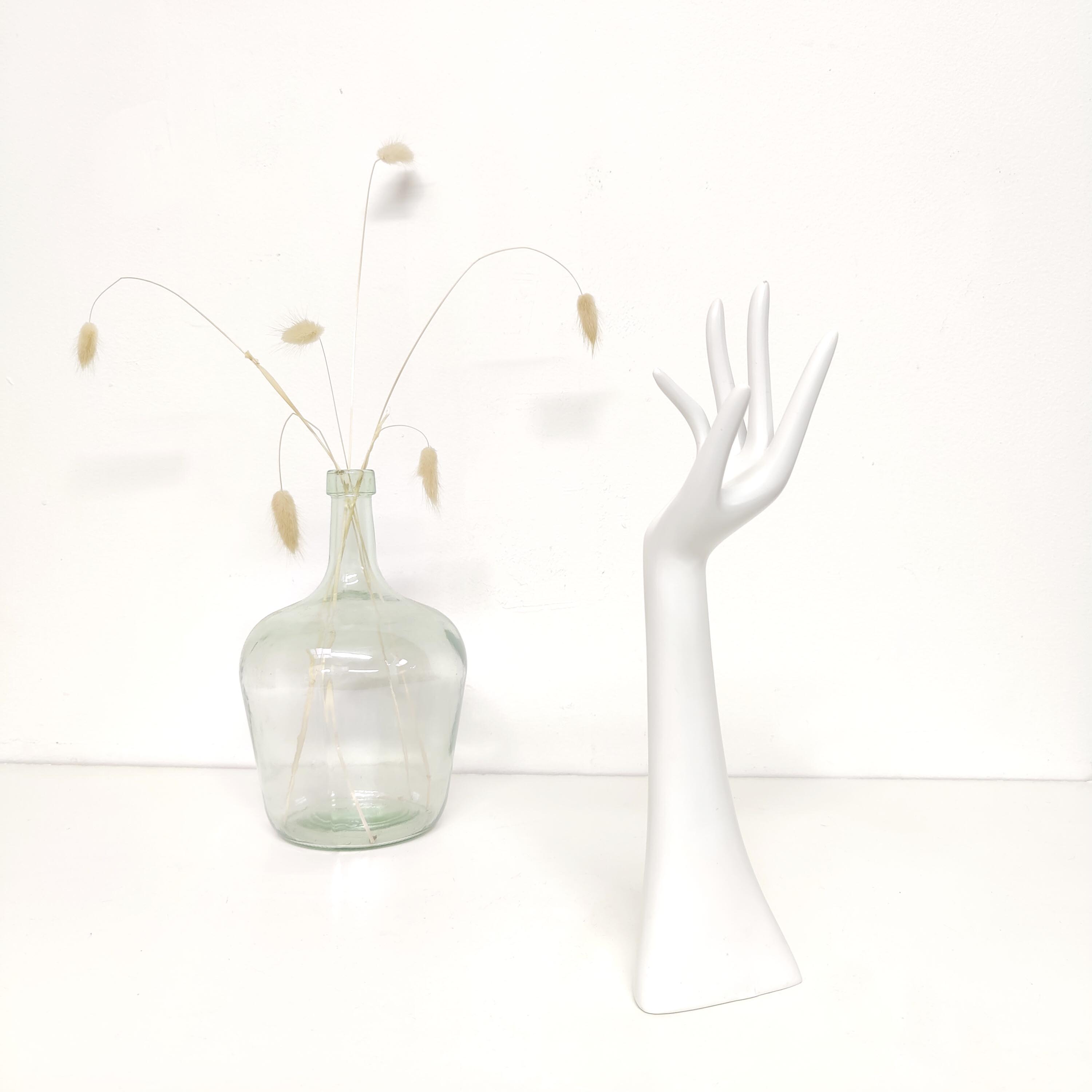 Hand ring holder jewelry in white resin