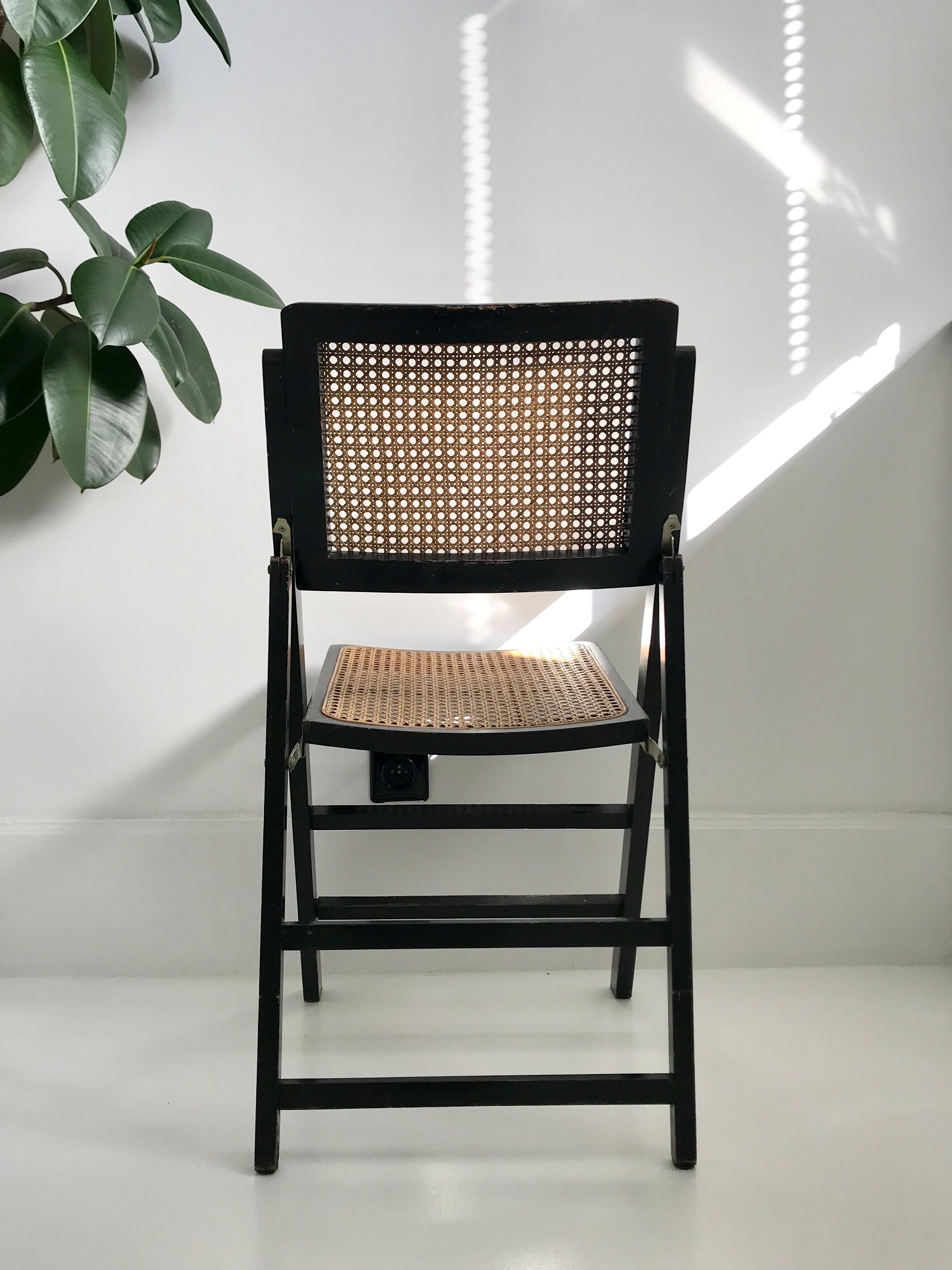 Chaise pliante cannée