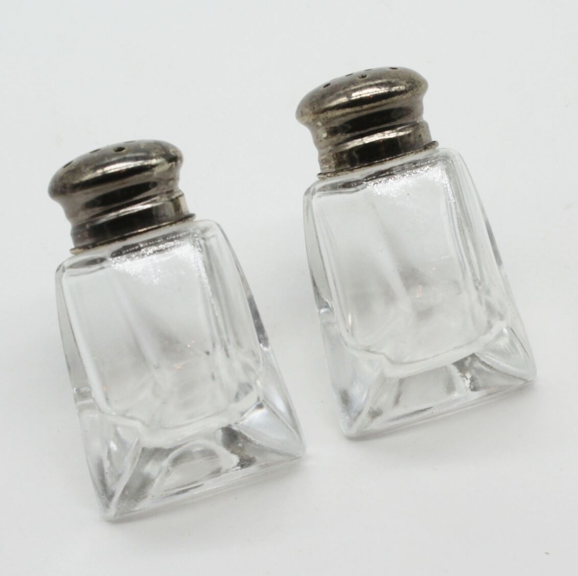 Pepper and salt glass