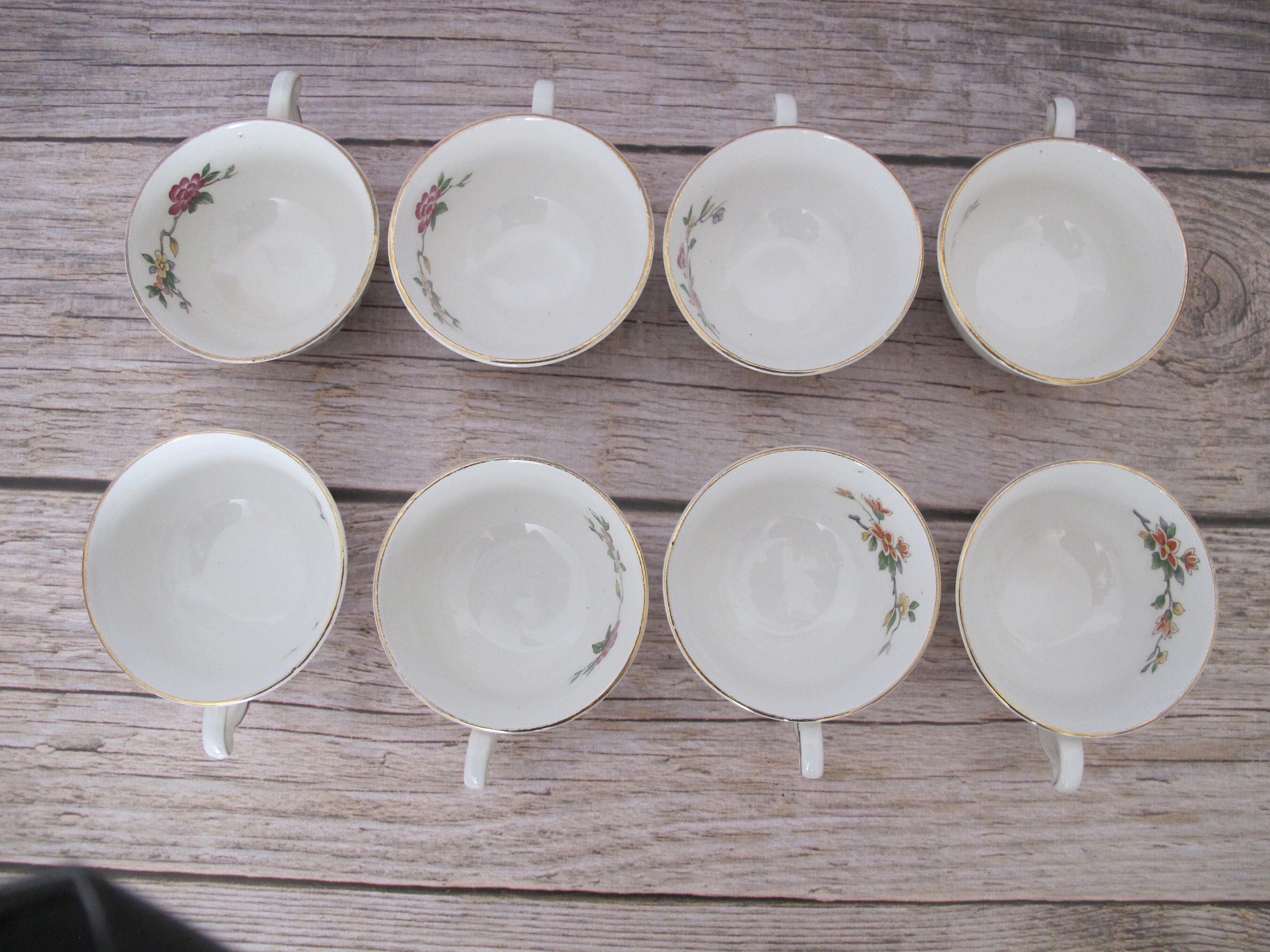 Saint Amand vintage 8 cup set