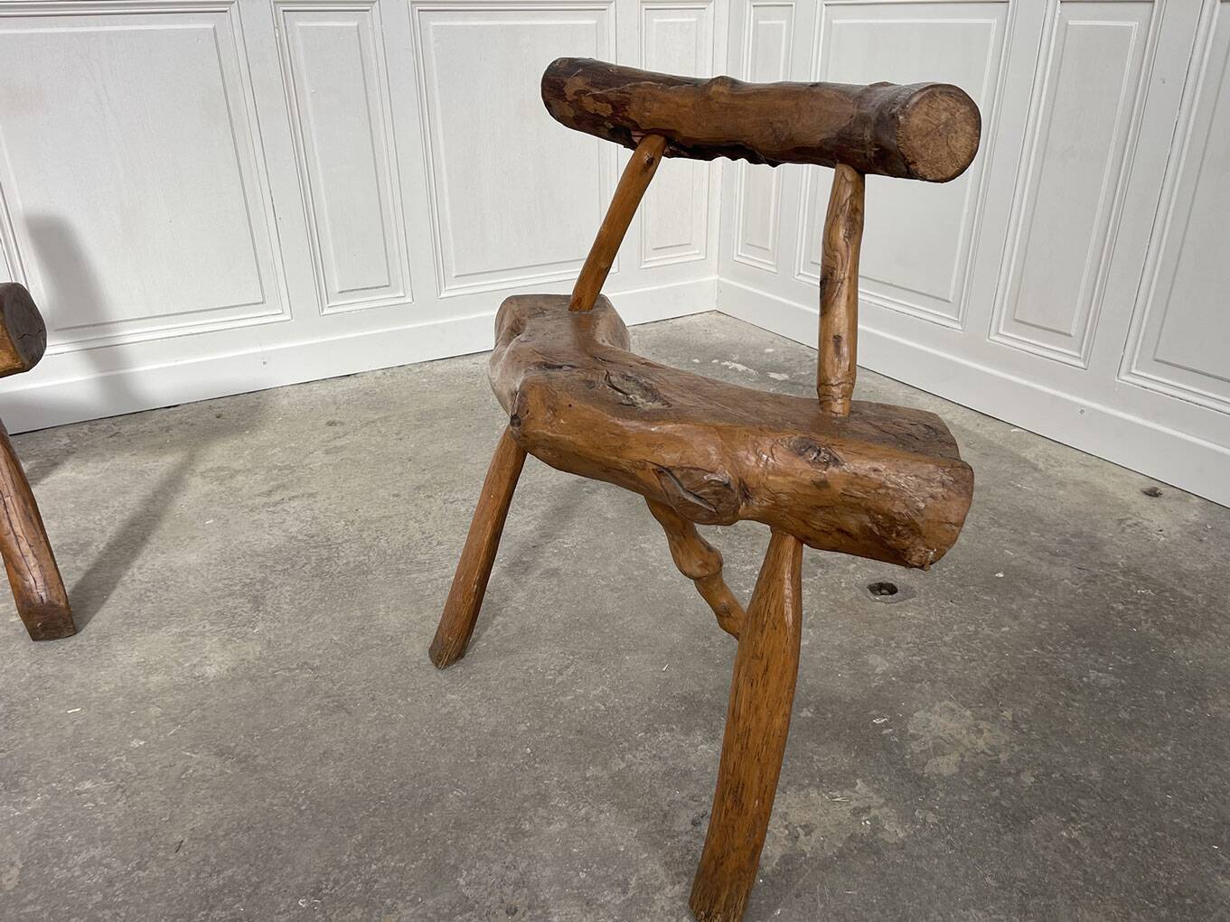 Paire de chaises en bois art populaire