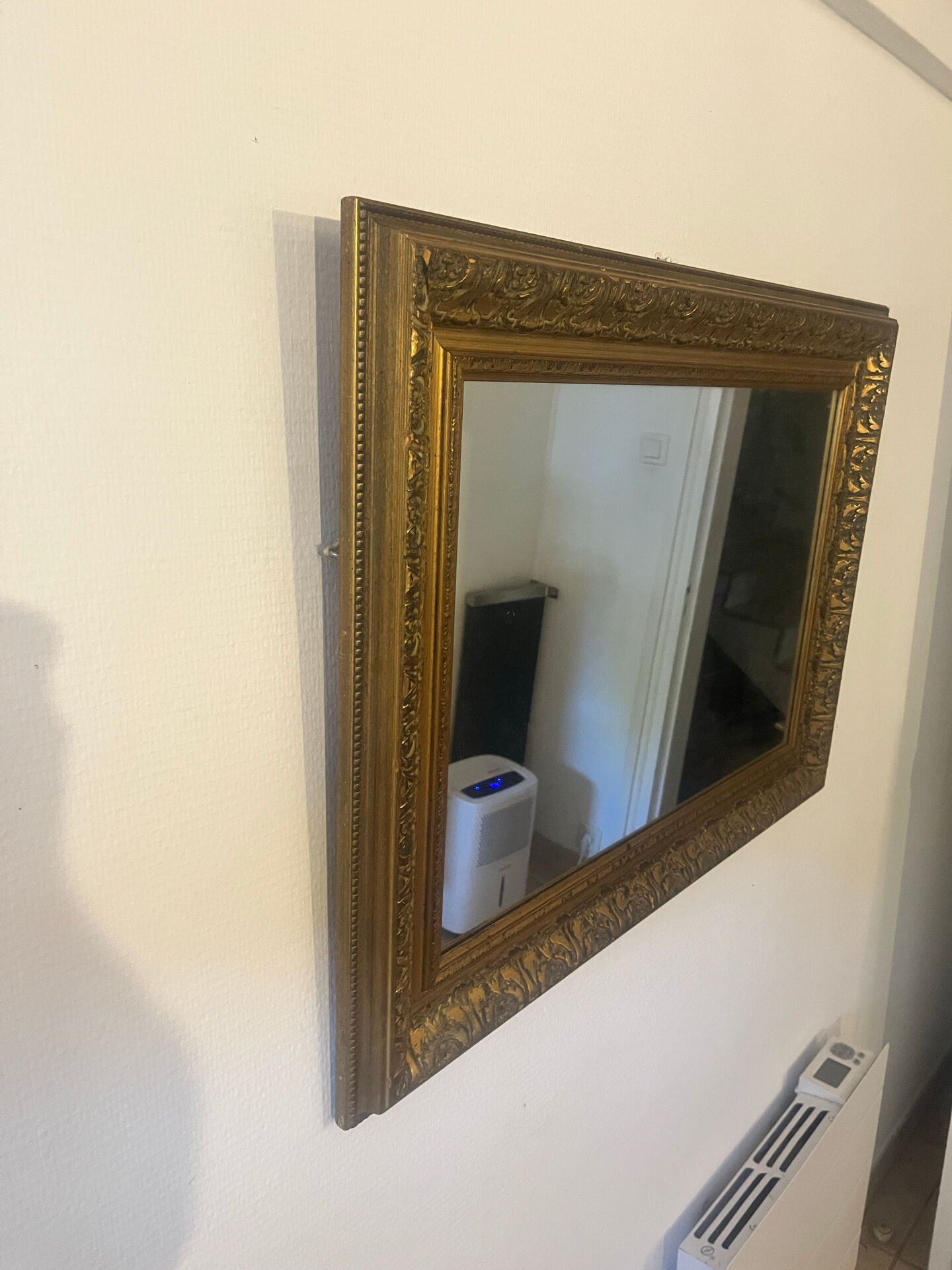 Framed mirror with a gilded wooden frame — 82 x 61 cm