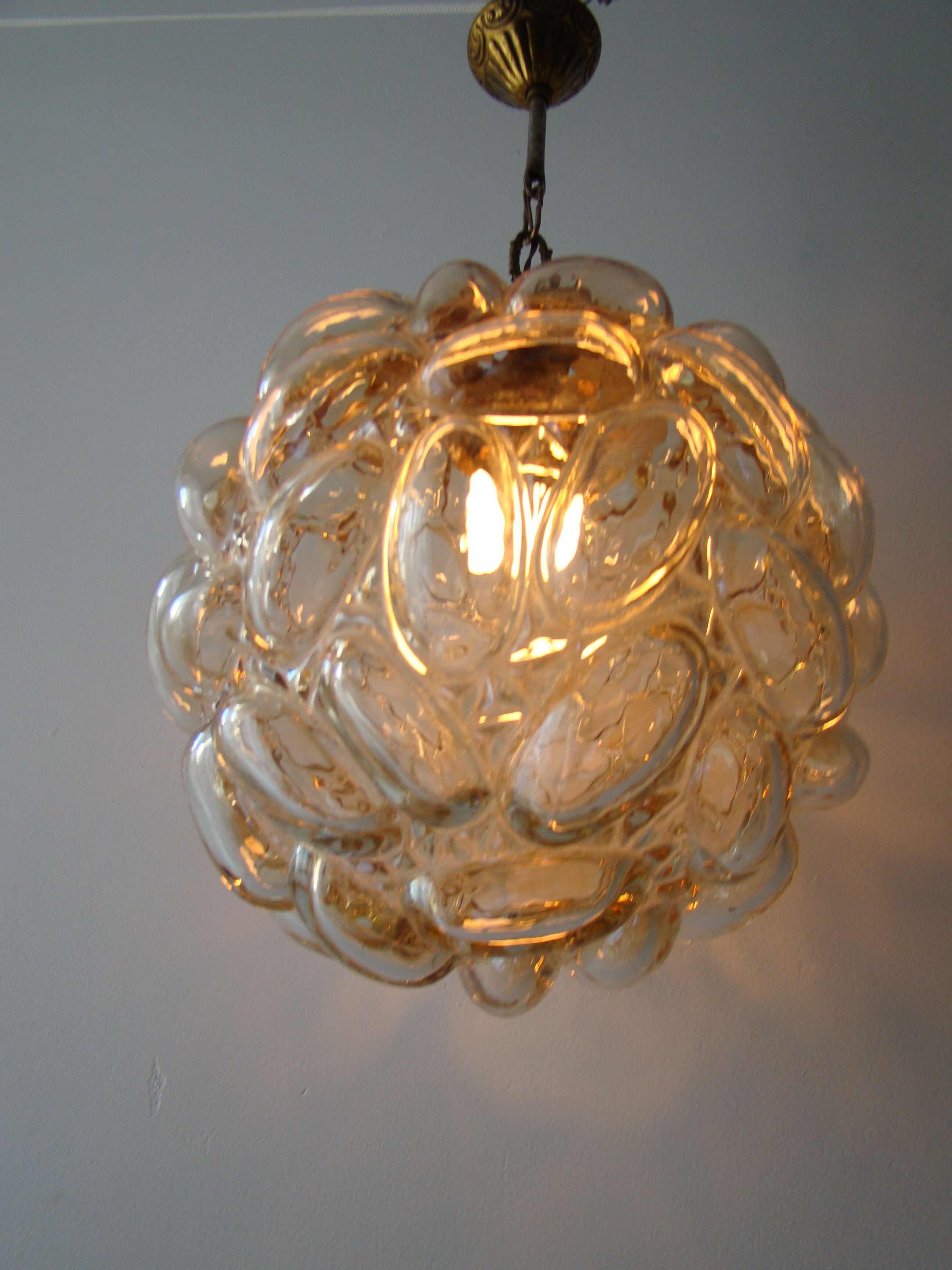 Suspension bubble par Helena Tynell