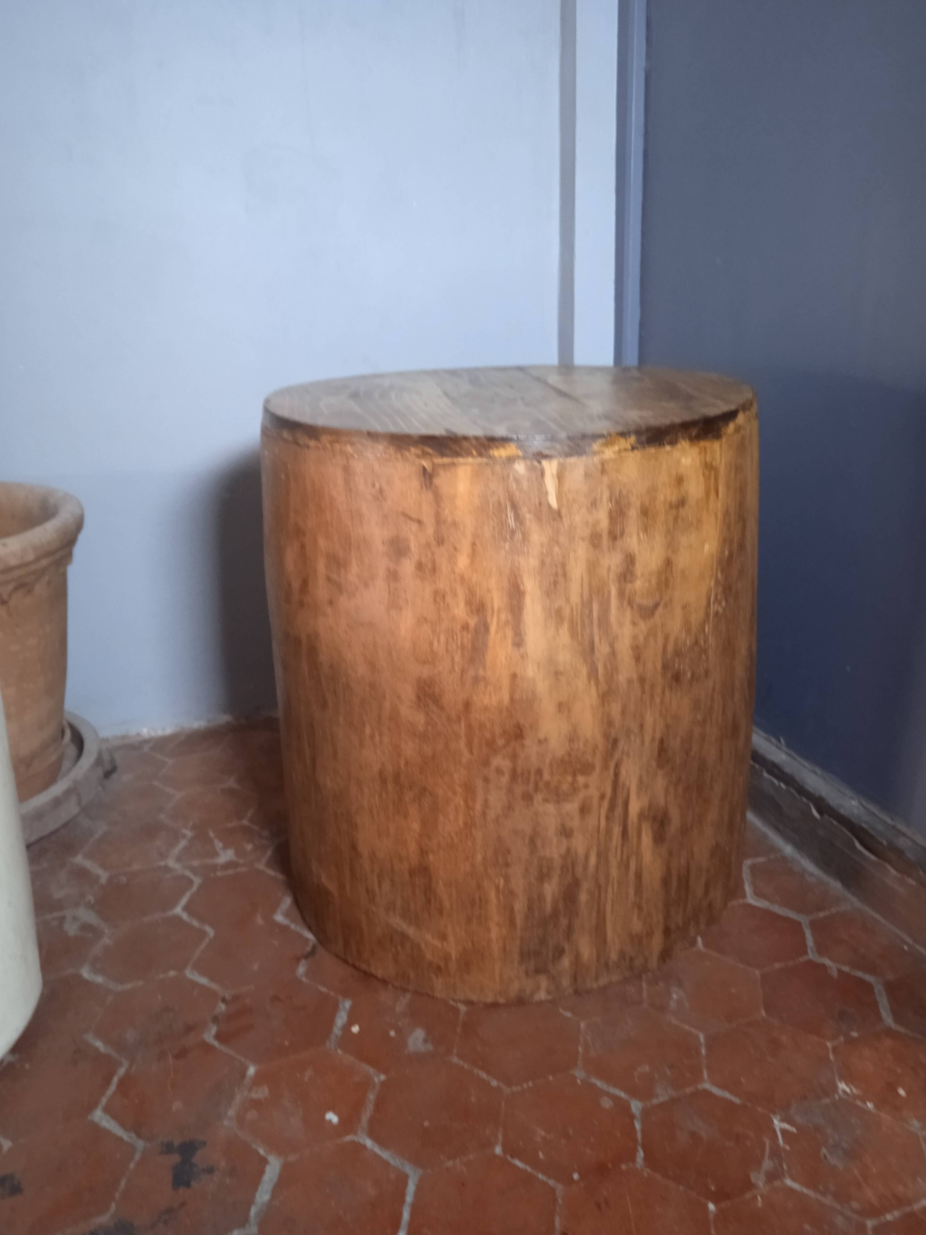 Hollow palm tree trunk; Mini bar; bedside table; occasional furniture; corner furniture;