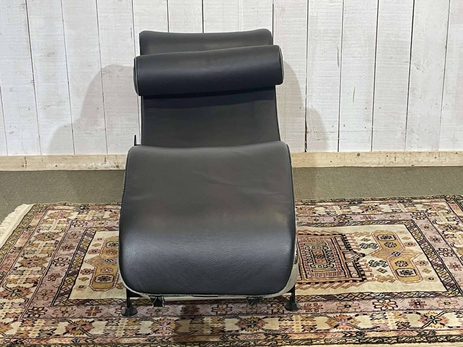 Chaise longue in the style of the LC4 by Le Corbusier - modern work
