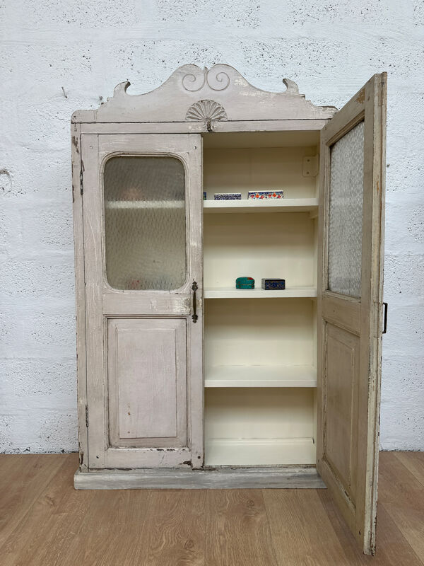 Petite armoire ancienne