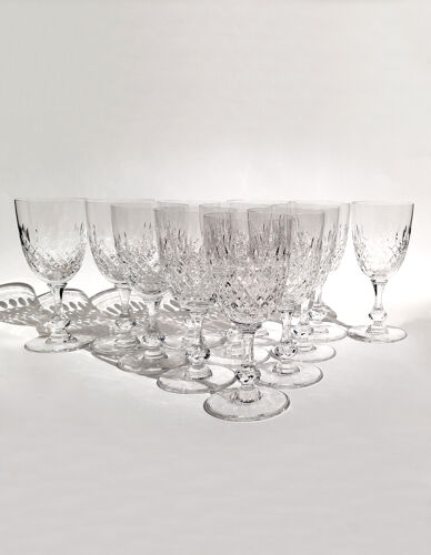 12 verres à vin sur pied en cristal Saint Louis collection Messine Modèle de 1973. Estampillés