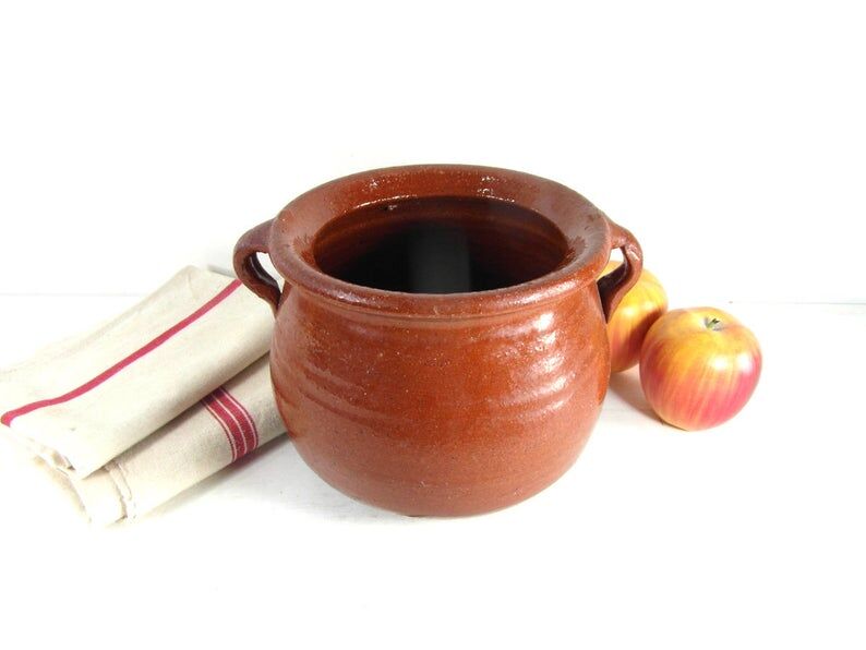 Terracotta pot, pottery pot.