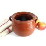 Terracotta pot, pottery pot.