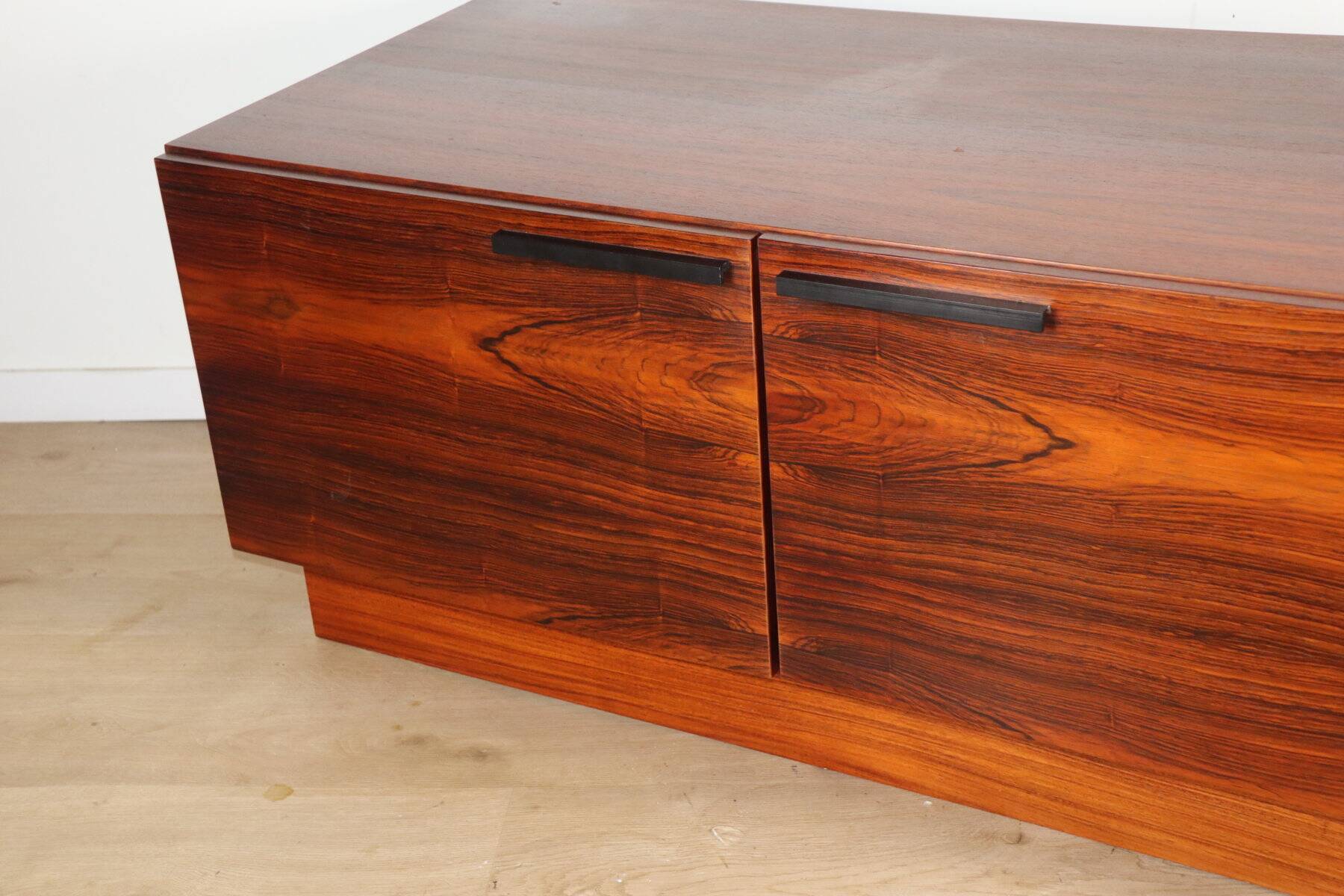 Low Scandinavian sideboard in rosewood – Ib Kofod Larsen – Denmark 1960