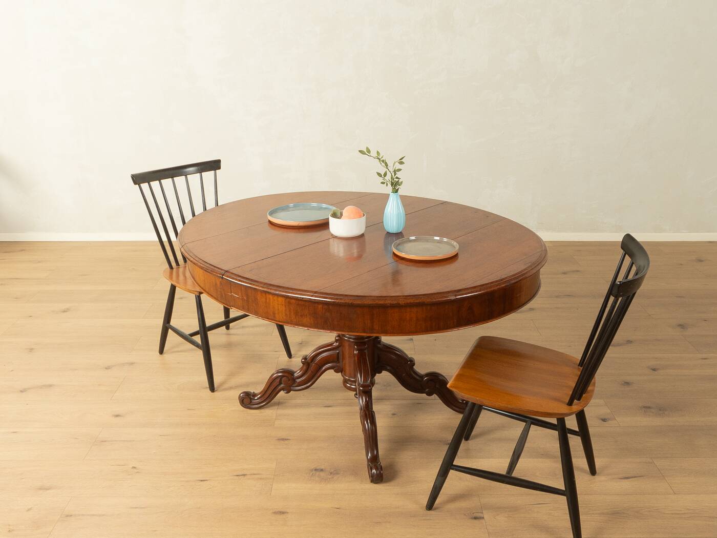 Antique extendable table before 1900