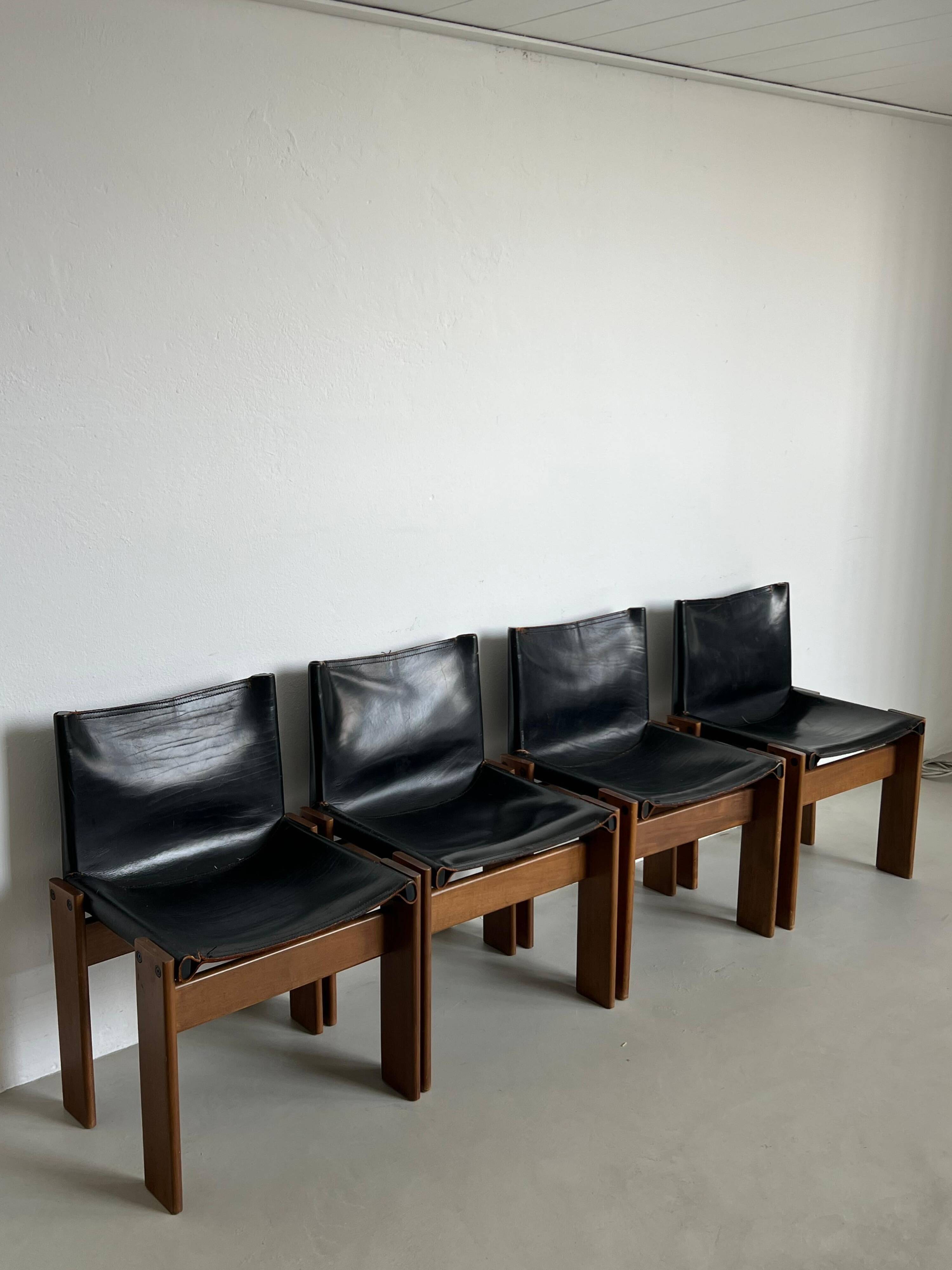 Chaises de salle à manger noires italiennes vintage et de collection par Afra et Tobia Scarpa