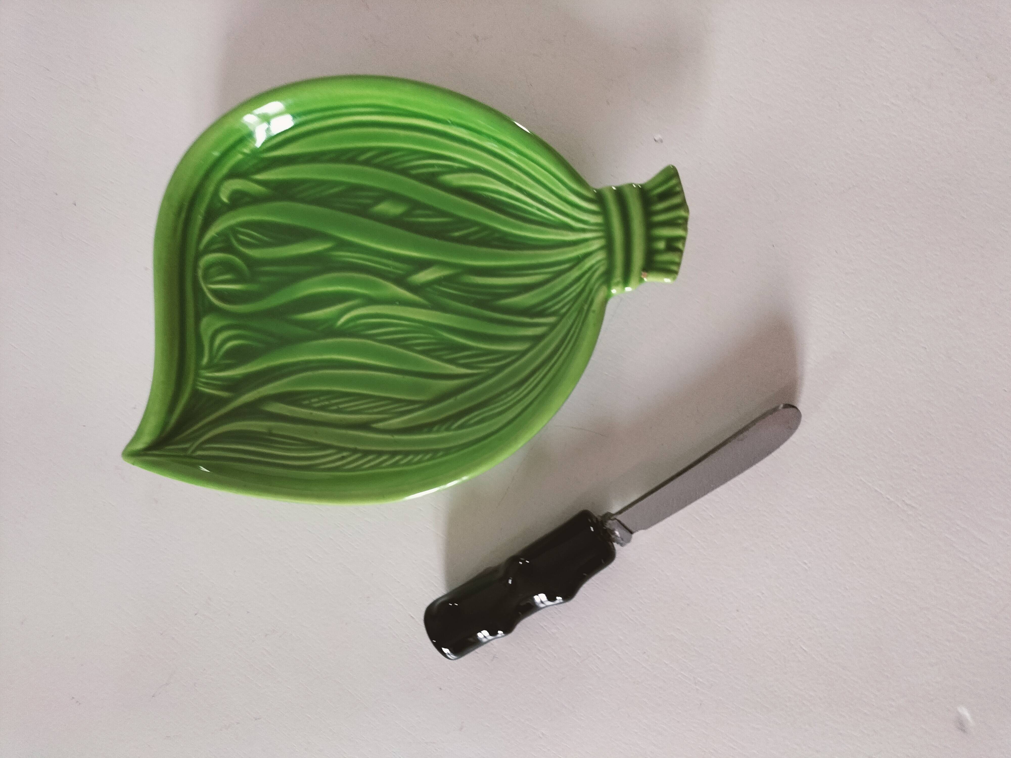 Beurrier barbotine feuille verte avec couteau bambou noir