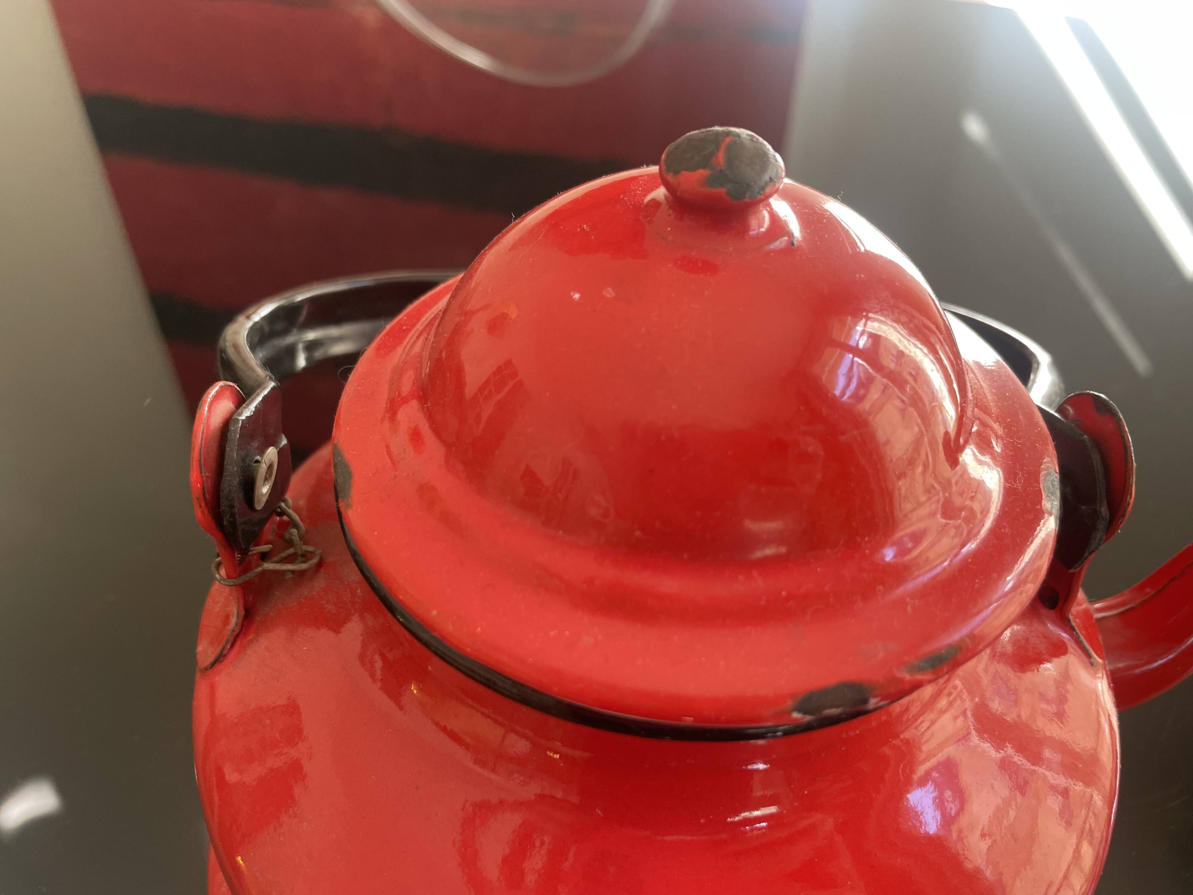 Red enamelled sheet metal kettle