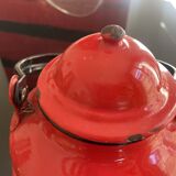 Red enamelled sheet metal kettle