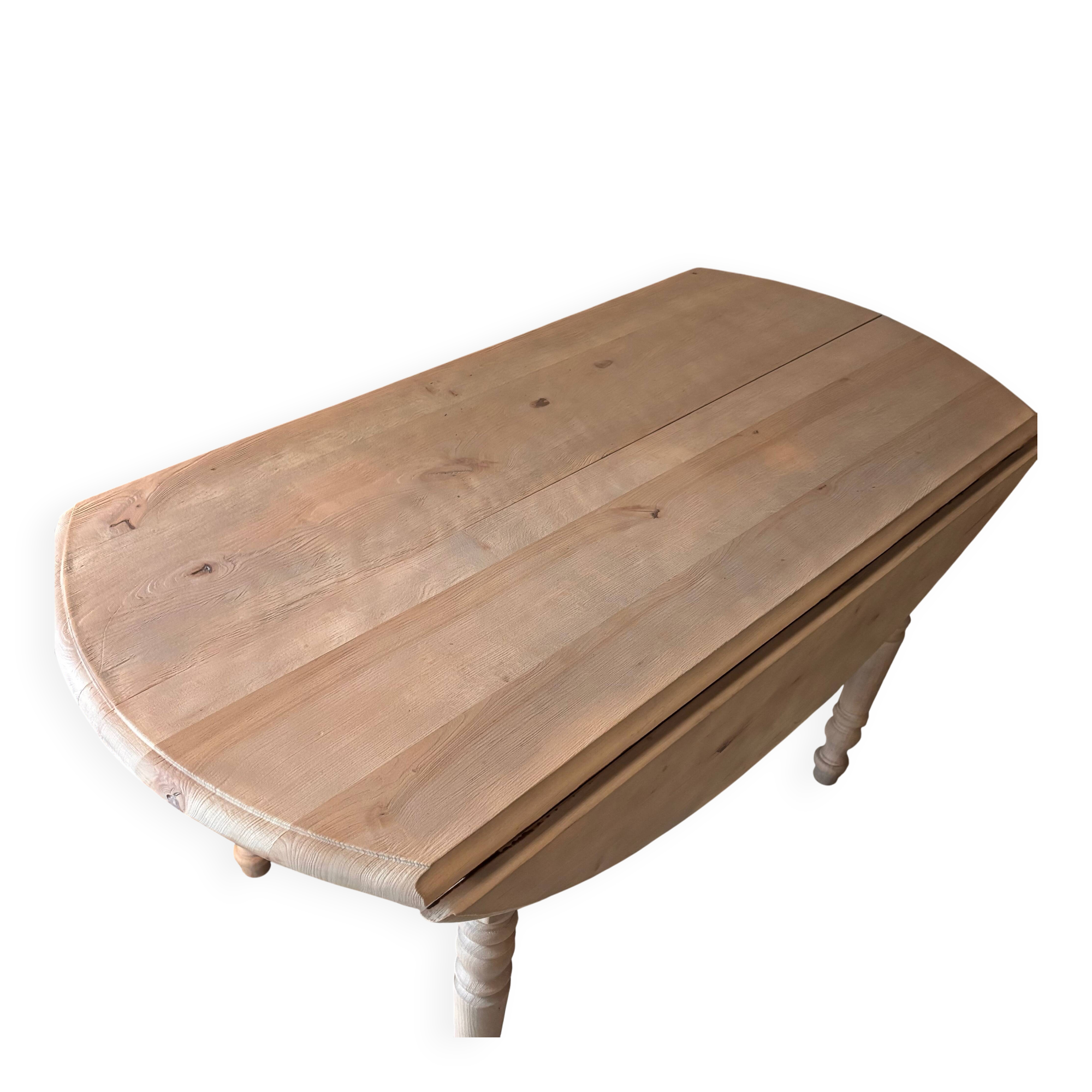 Extendable round table