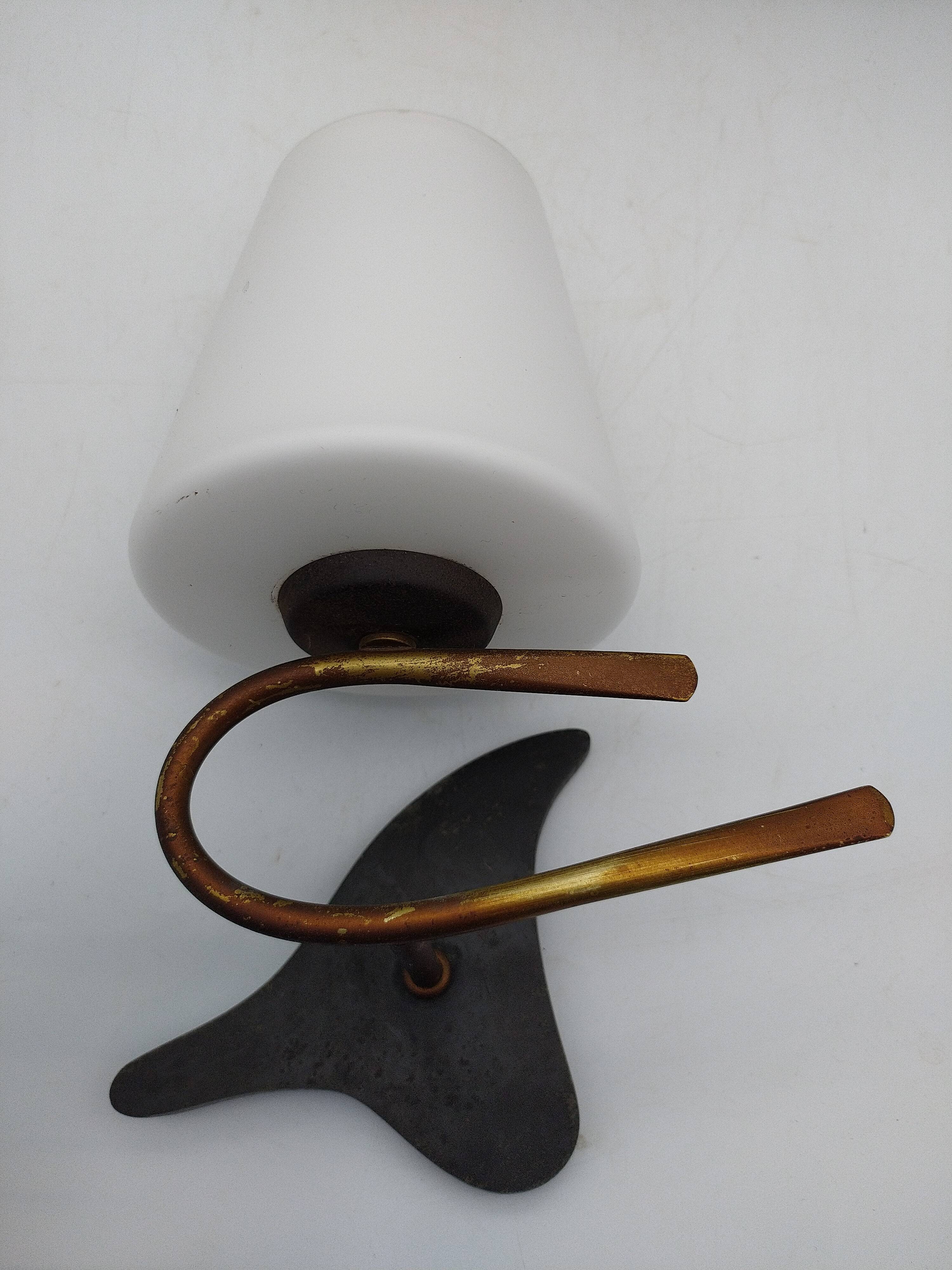 Arlus wall light. Metal and opaline glass. 1960s.