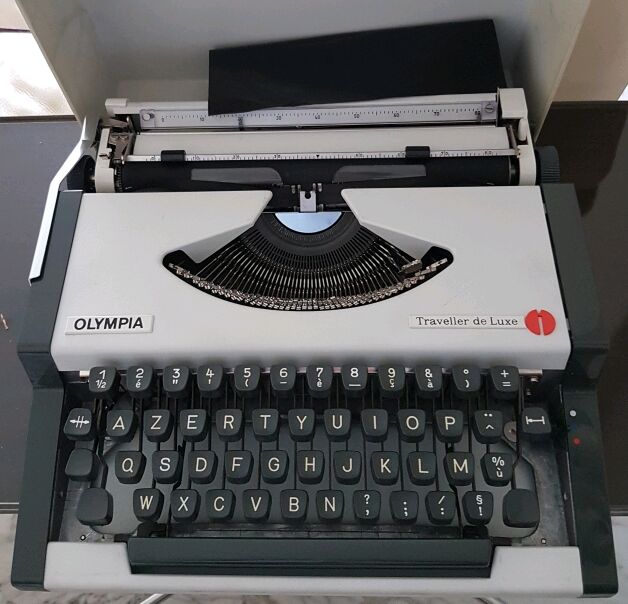 Machine à écrire olympia traveller de luxe