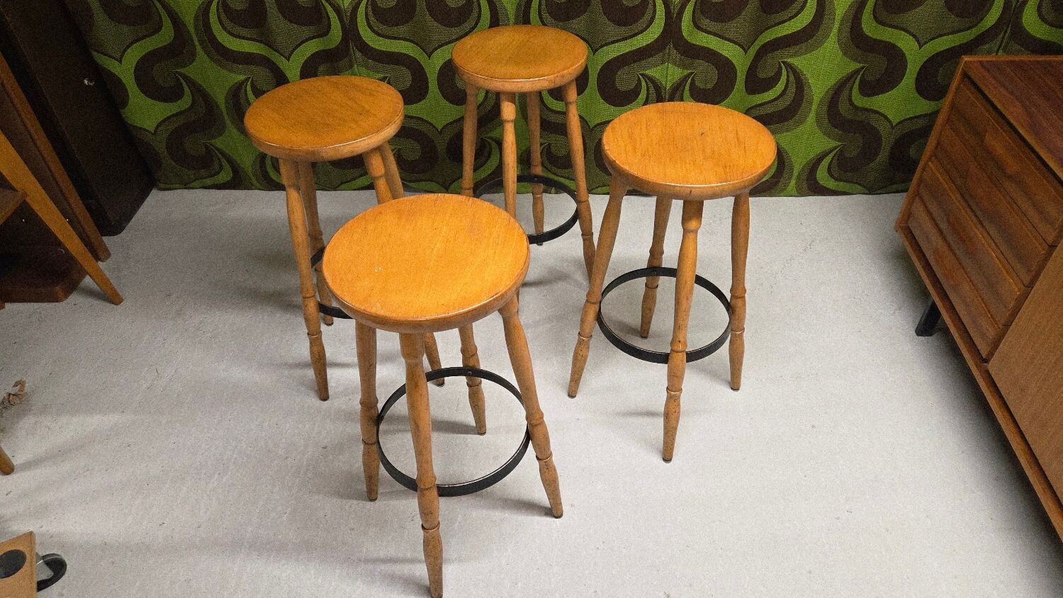 Set of 4 bar stools