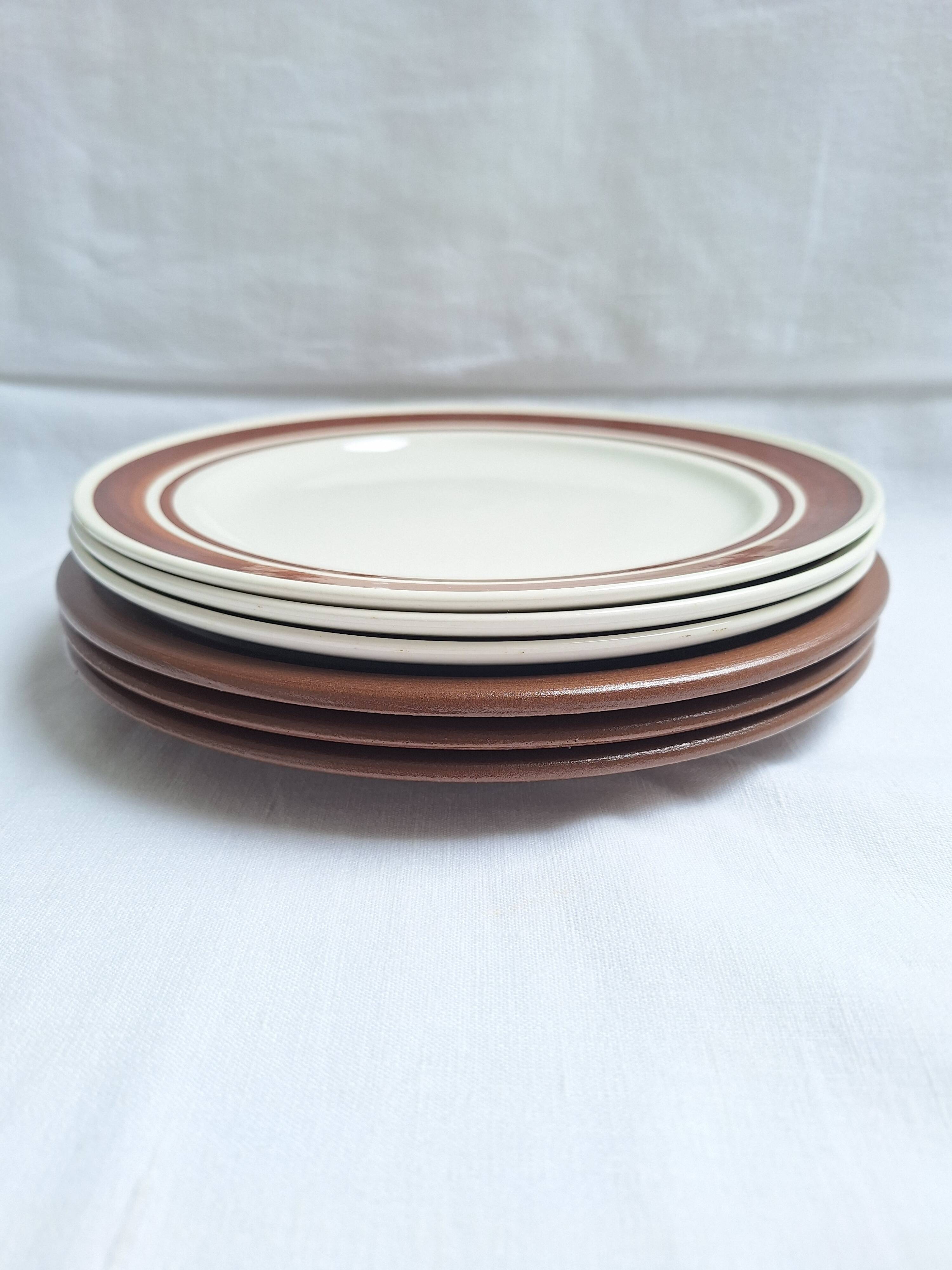 Assiette plates à fleurs marron années 1970