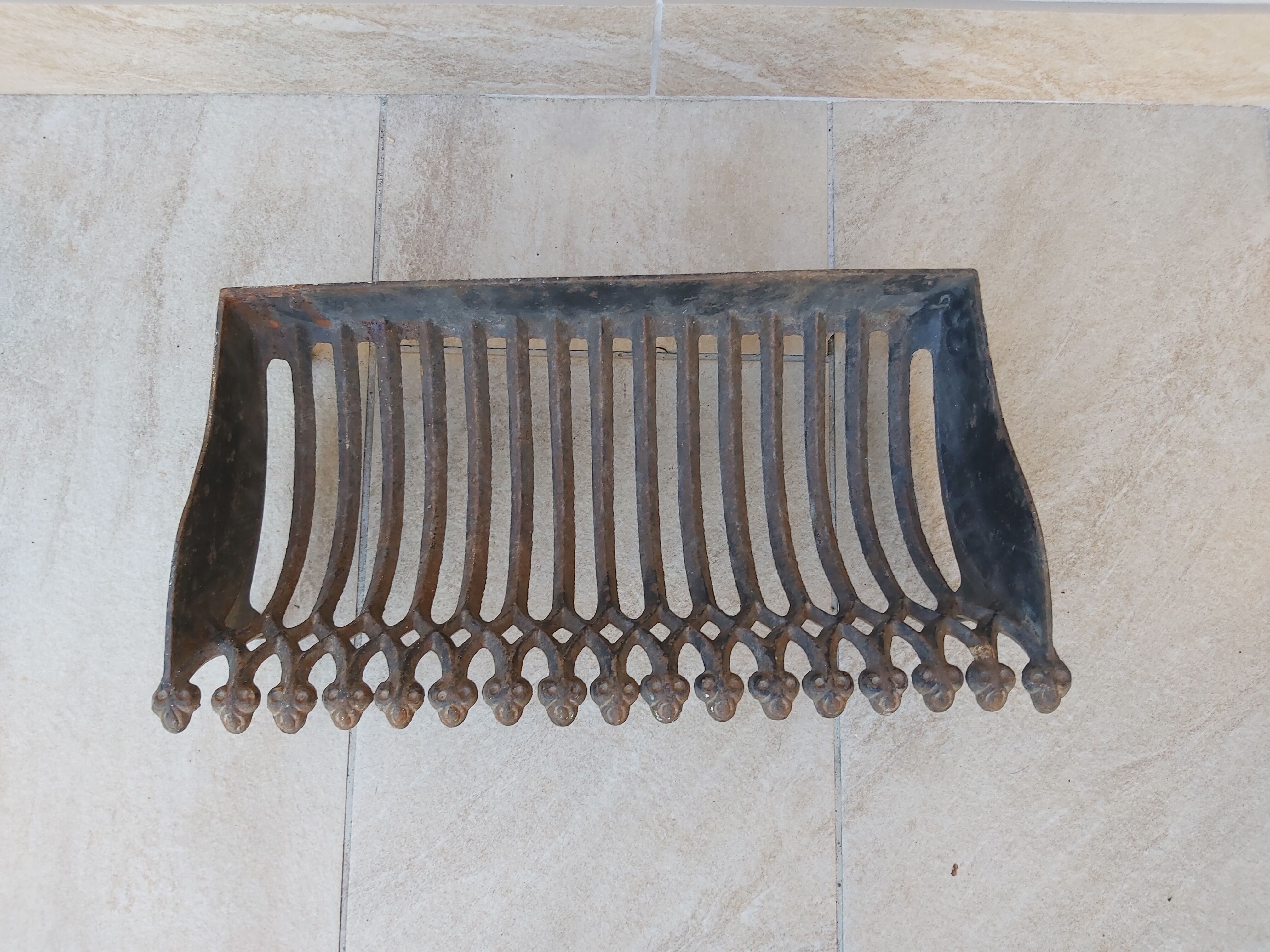 Cast iron log holder La Picarde