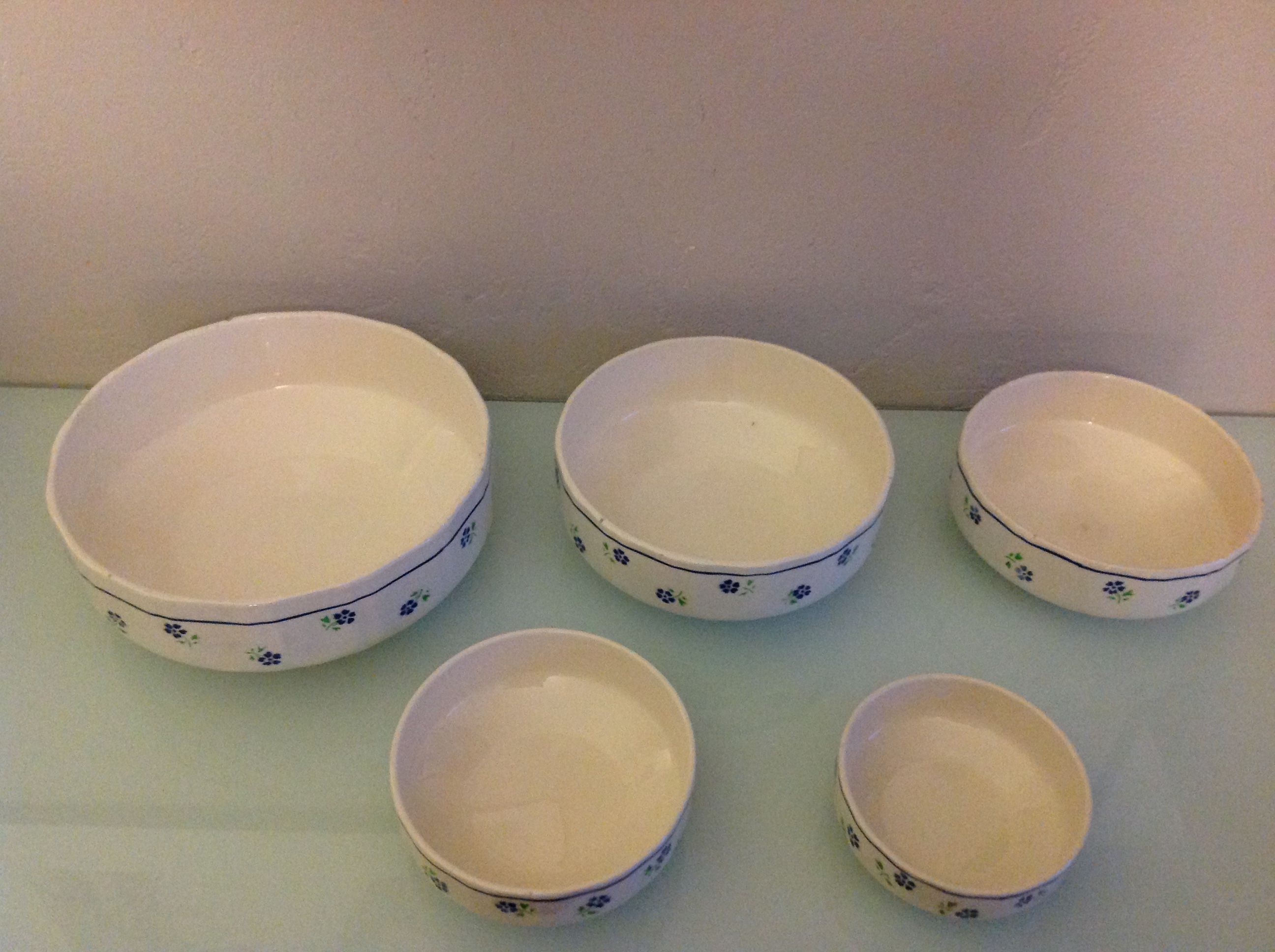 Suite of five salad bowls decor Claudius des faienceries de Badonviller, 50/60