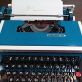Underwood 315 portable blue typewriter with carrying case Like NEW