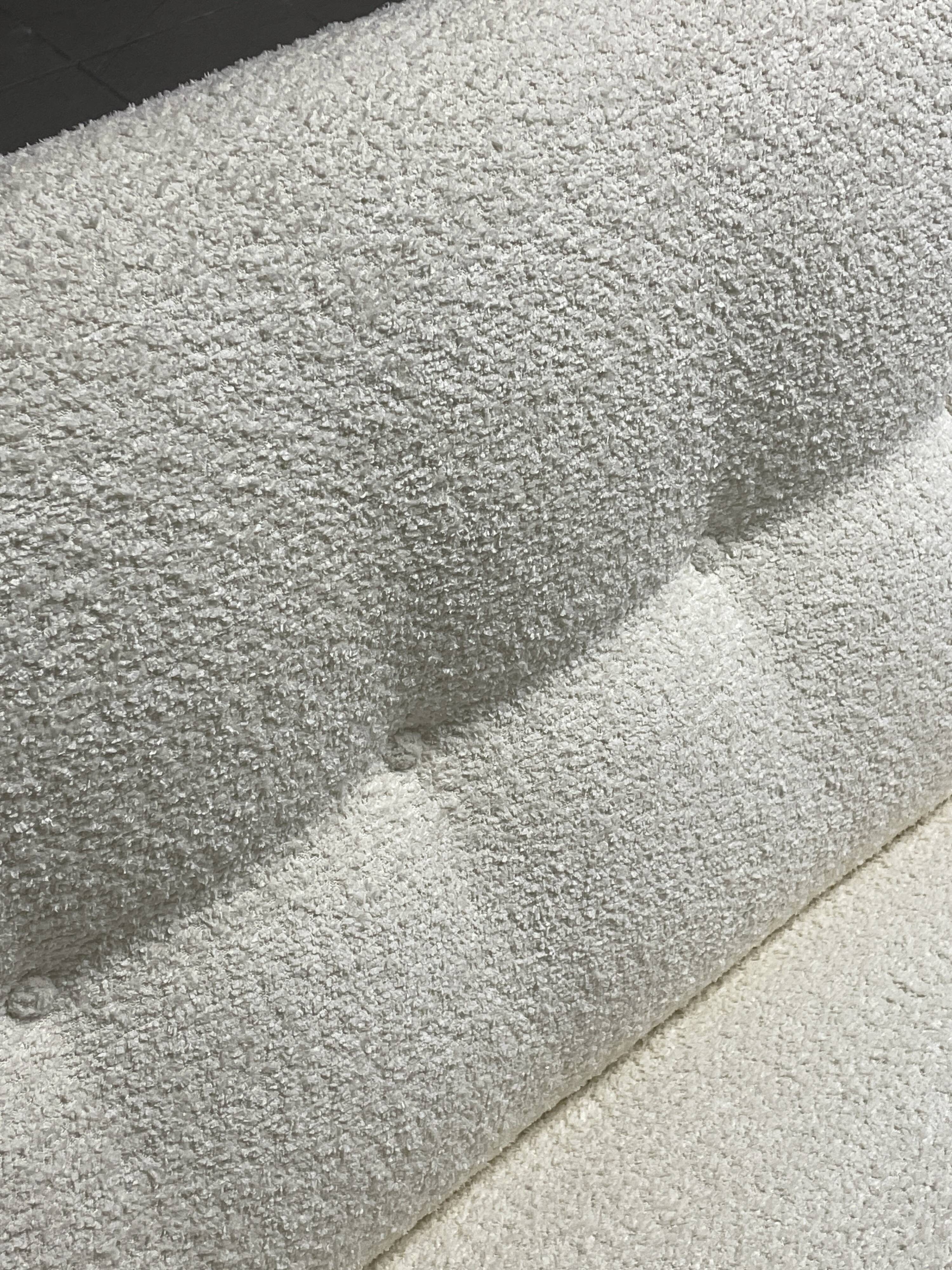 Canapé des années 1940 en bois et tissu bouclé, production italienne