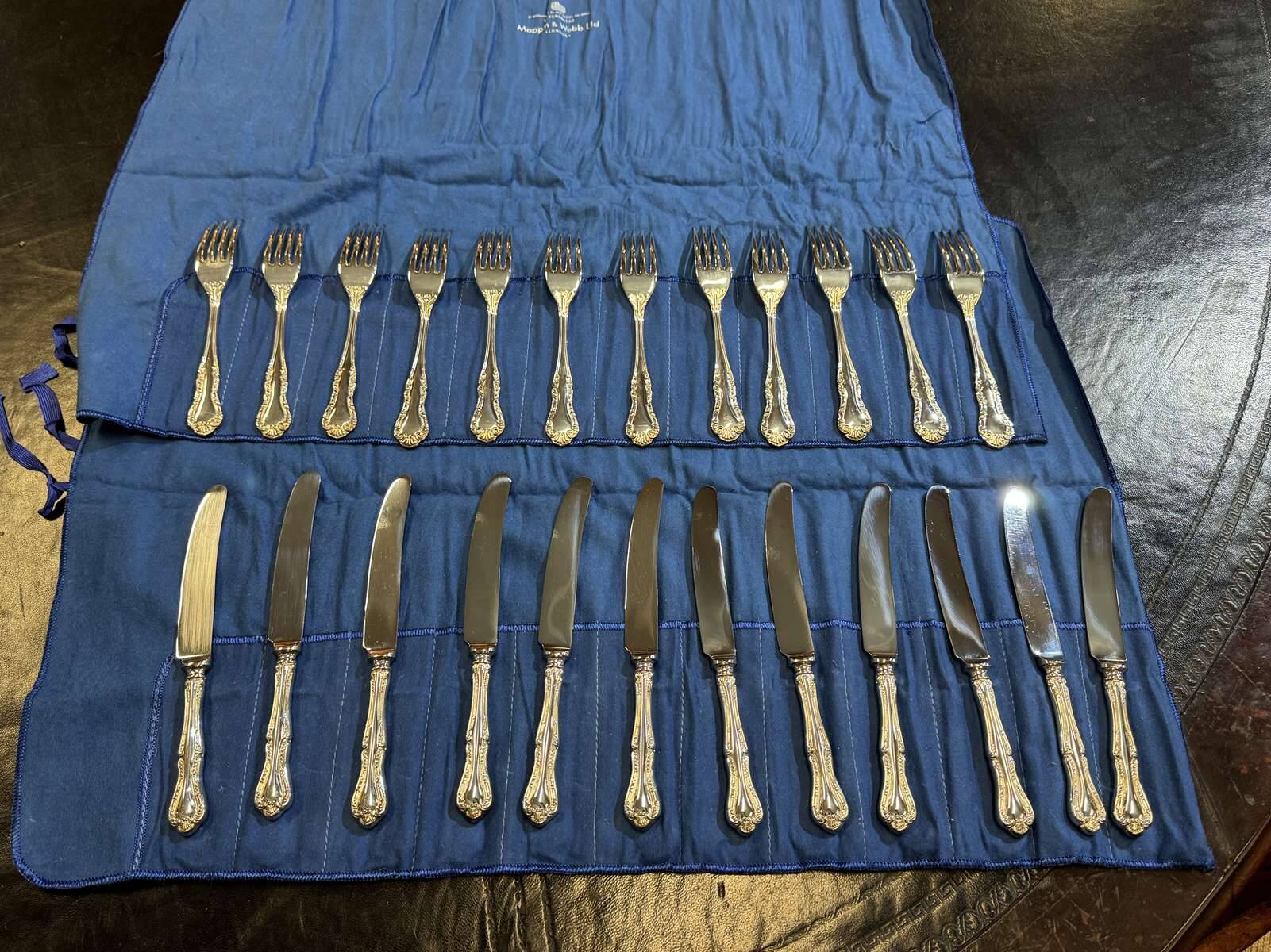 Service de 12 couteaux et 12 fourchettes à dessert Mappin and Webb