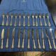 Service de 12 couteaux et 12 fourchettes à dessert Mappin and Webb