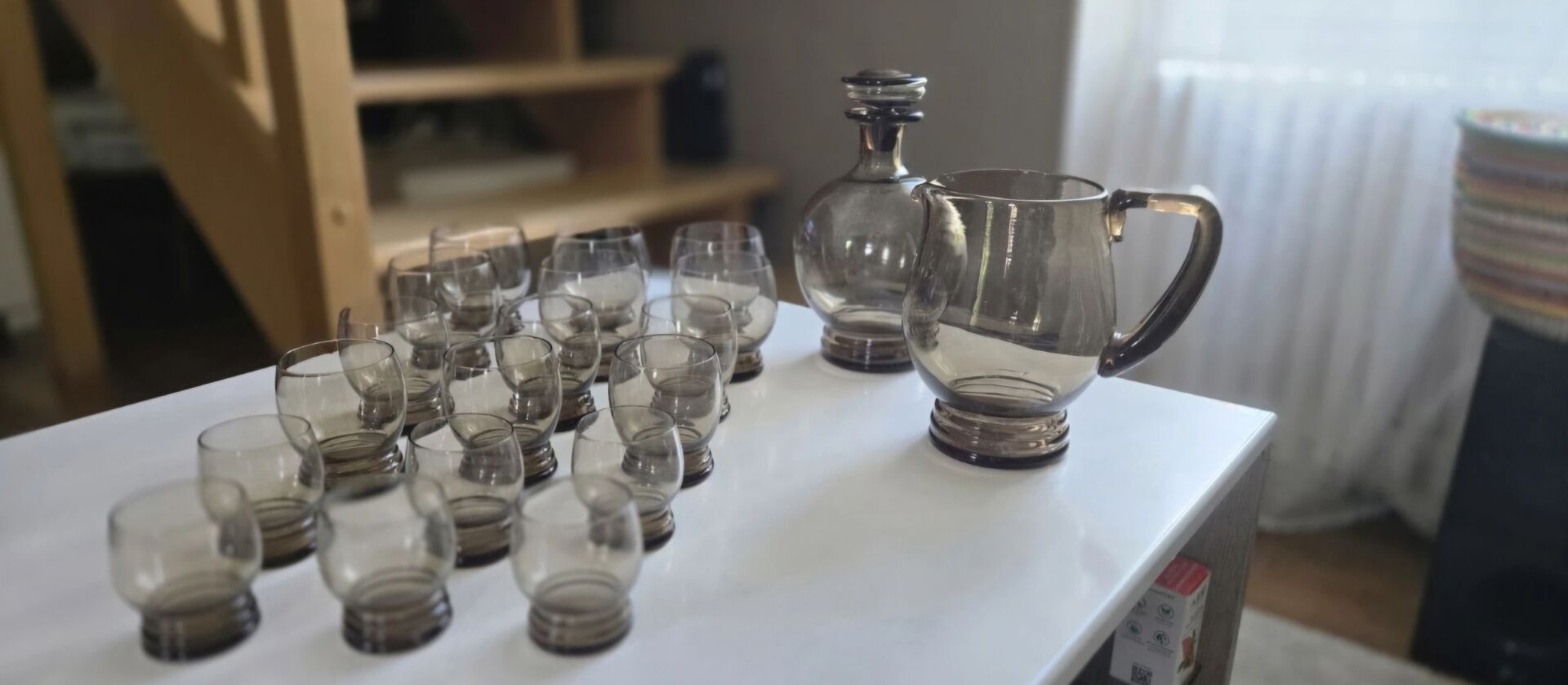 Magnificent Service of Tinted Glasses from the 50s-60s / 18 Glasses and 2 Jugs