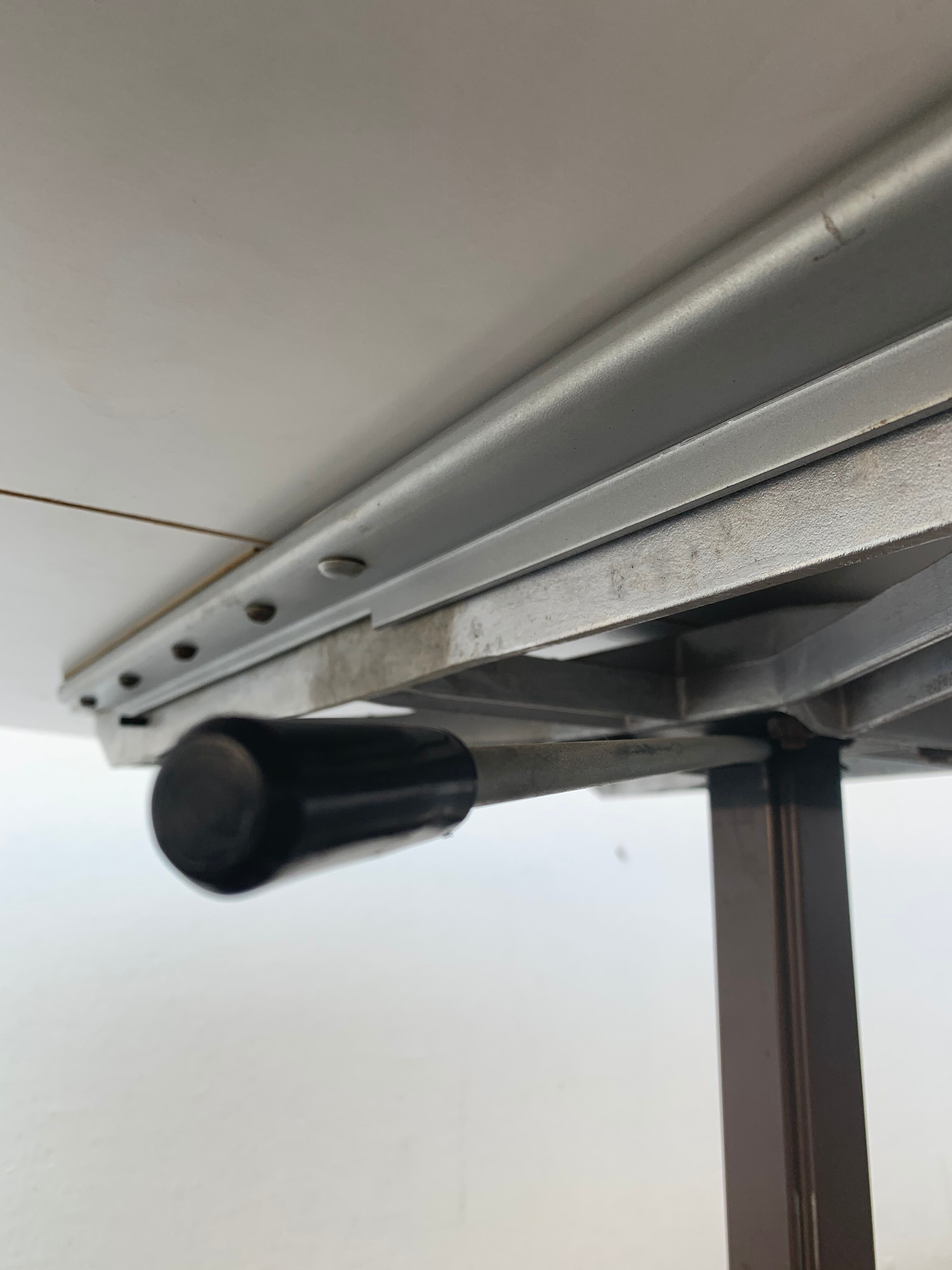 Tecno Osvaldo Borsani table 1970