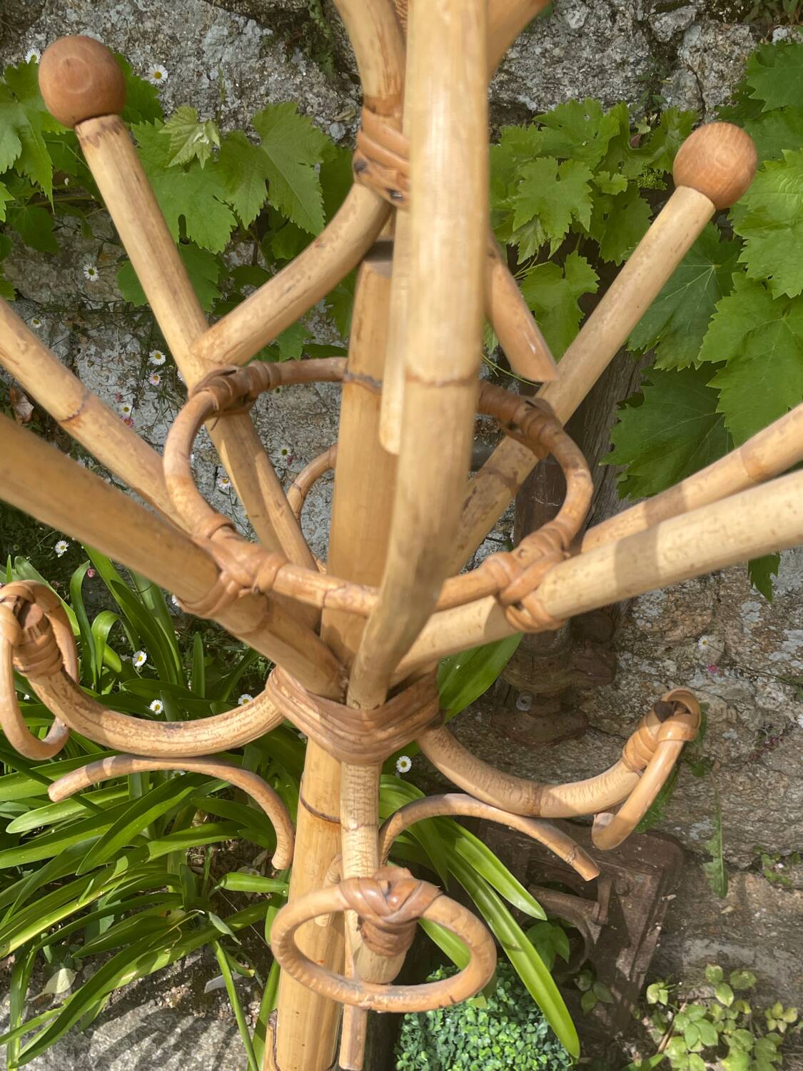 Rattan parrot coat rack 70'