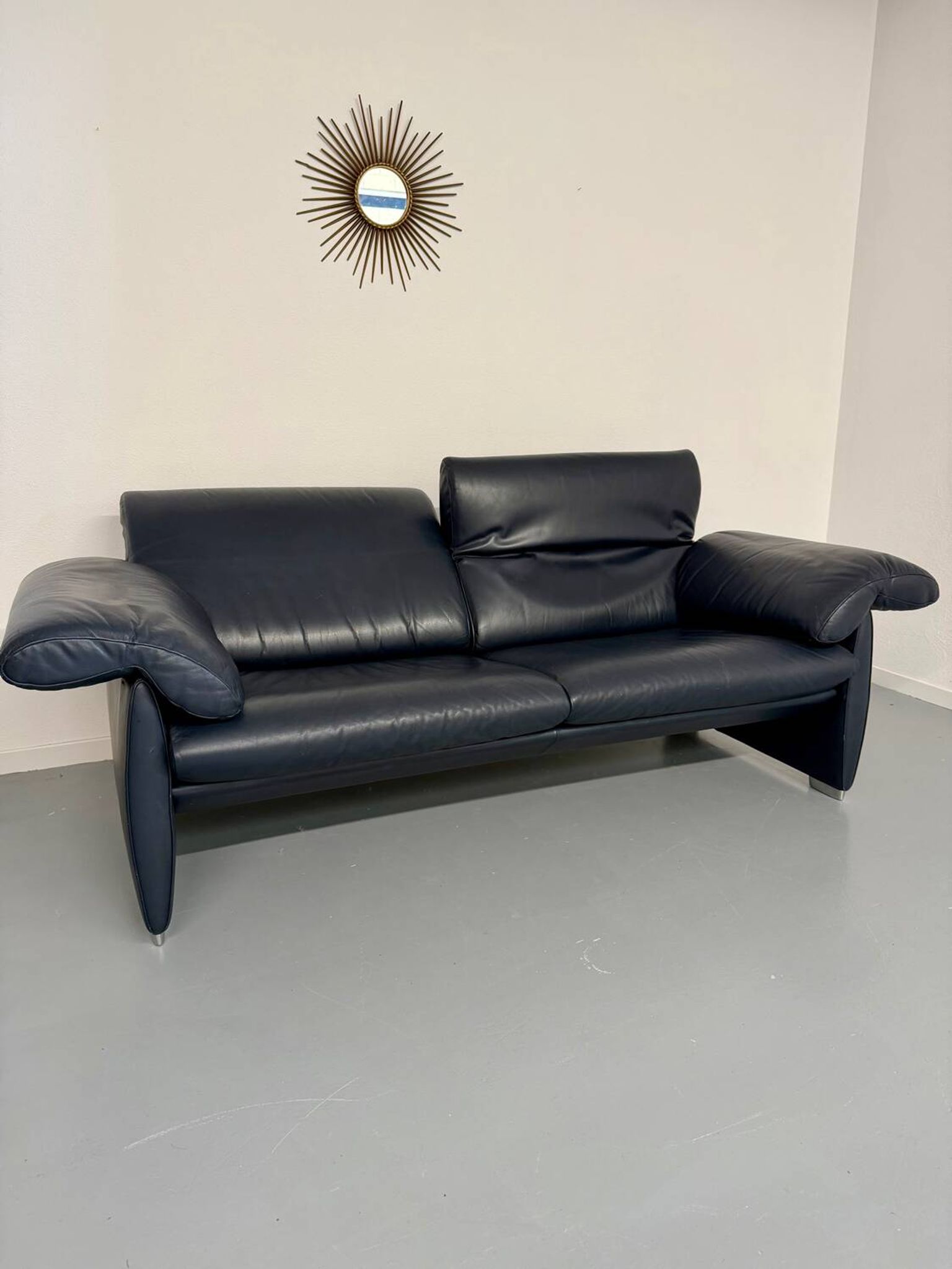 3-seater navy blue leather sofa, design by De Sede DS10, vintage 90s.