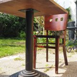 Bistro table and its two chairs