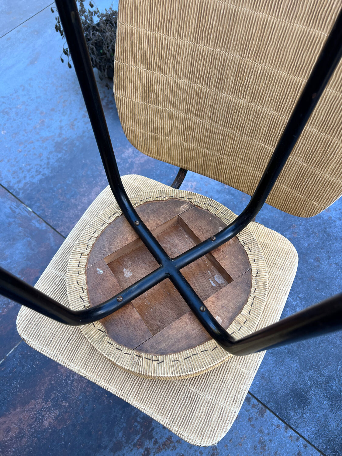 2 chairs and 2 vintage stools from the 60s-70s