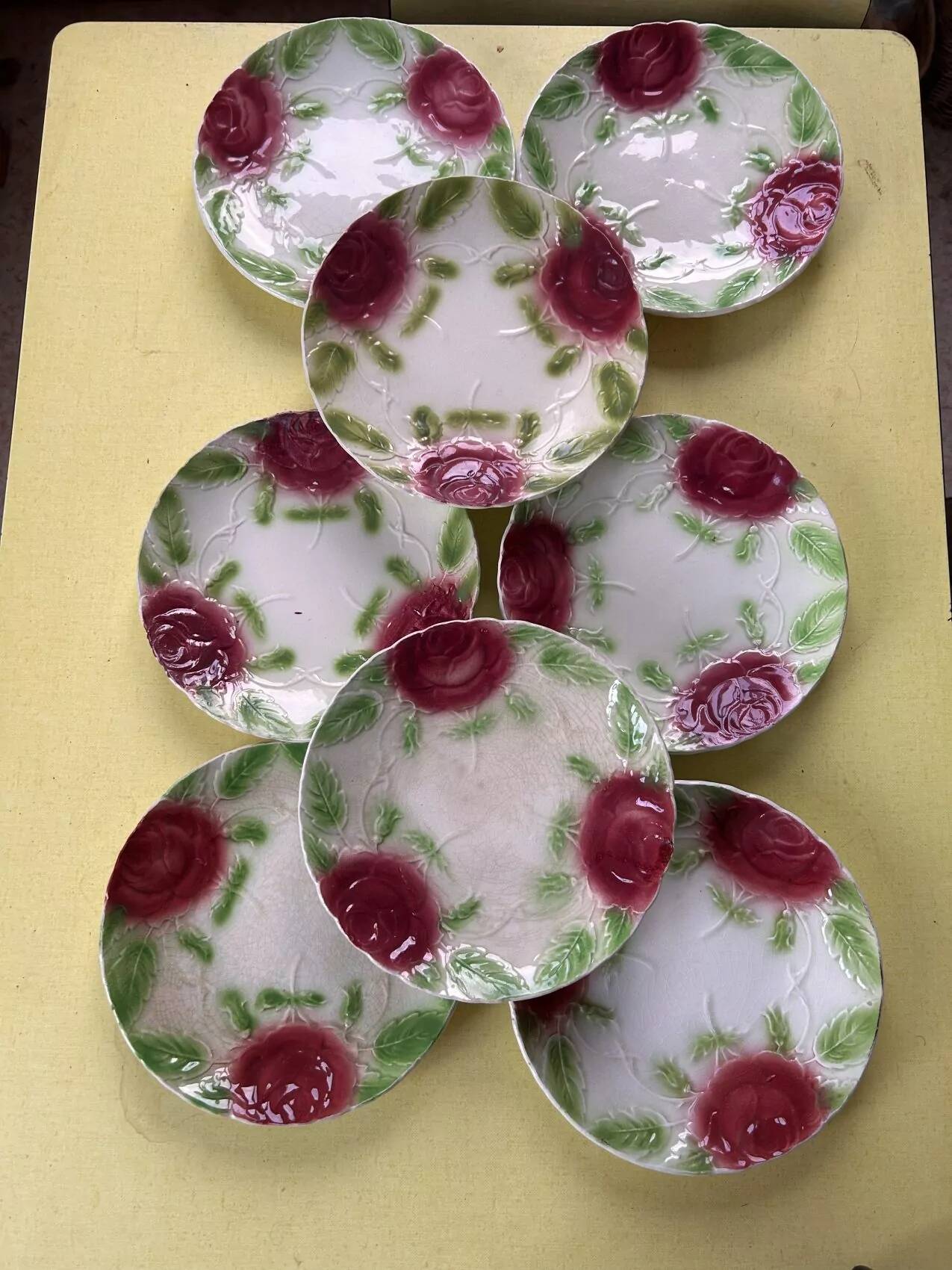 Set of 8 barbotine plates, the Onnaing roses – early 20th century