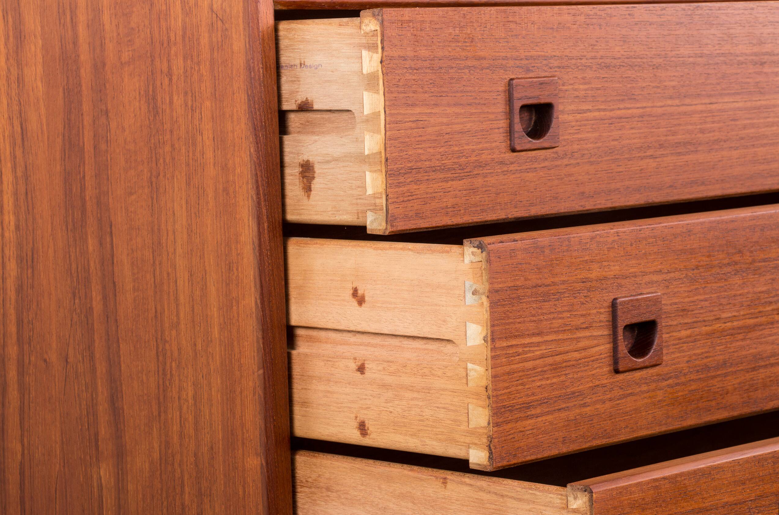 Danish teak chest of drawers or small sideboard, 3 large drawers, 1960.