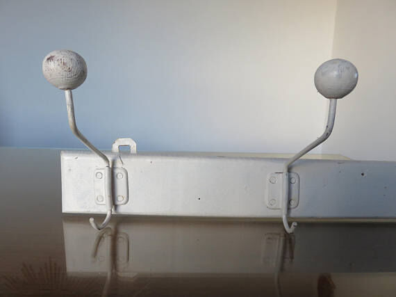 Coat 4 door hooks 30-40 years