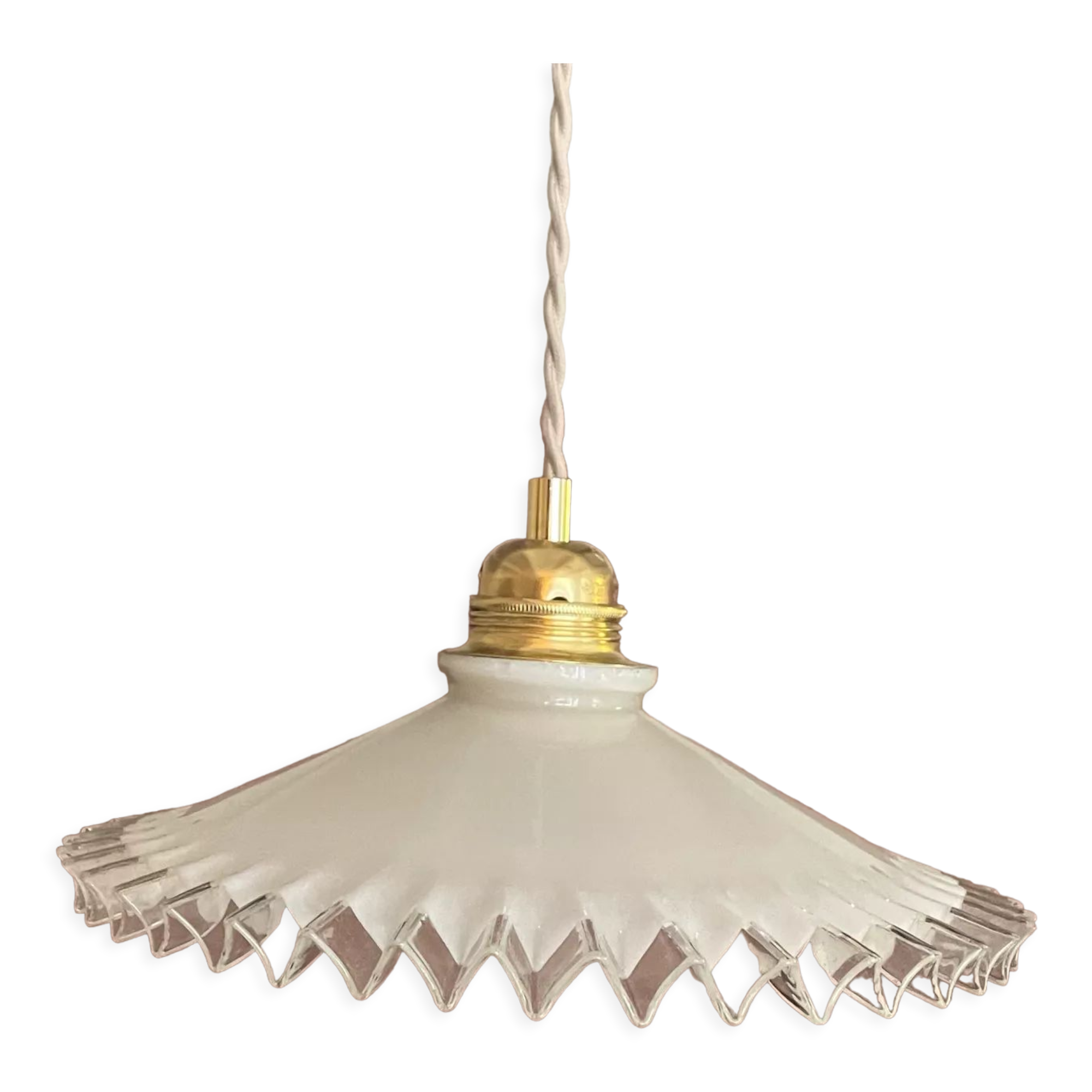 Serrated opaline suspension