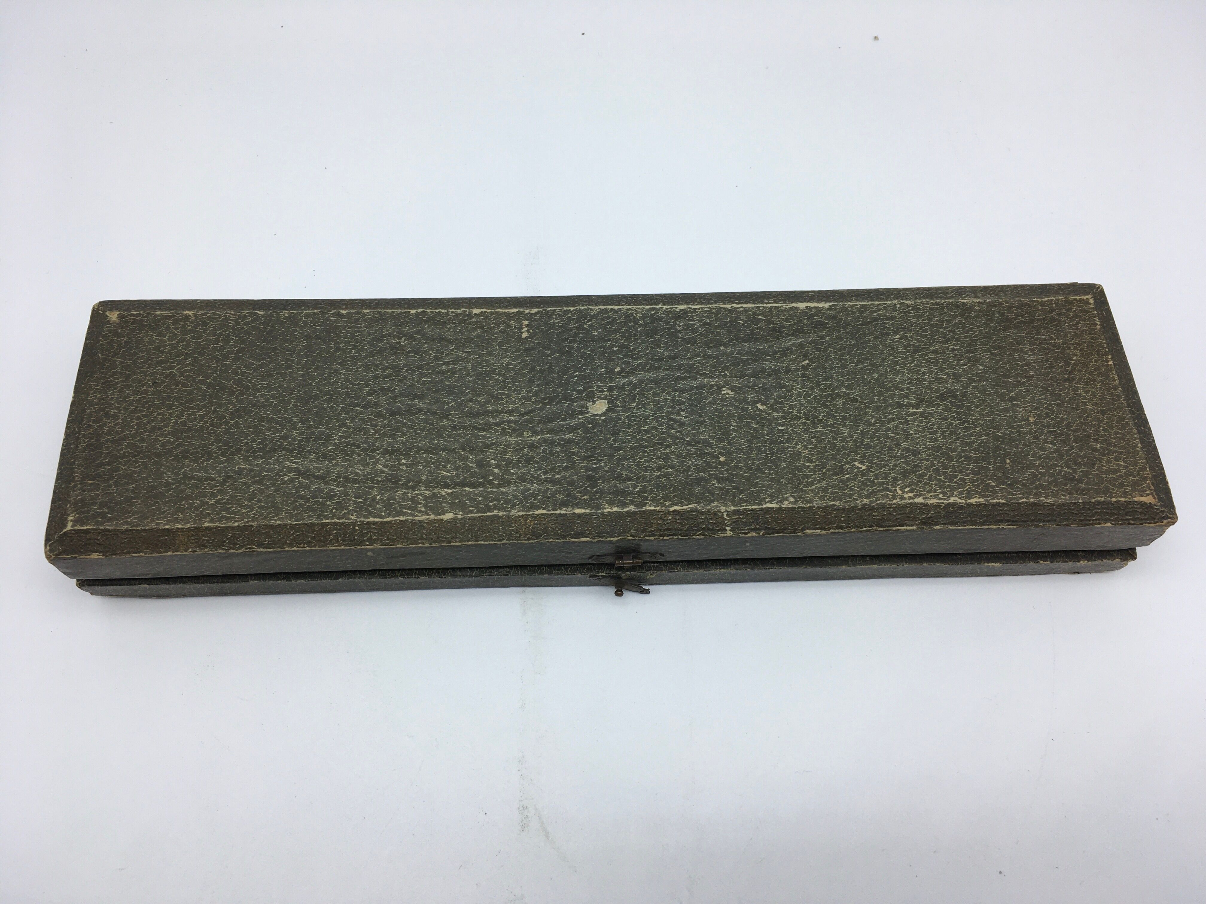 Box of cutlery with leg / roast silver filled.