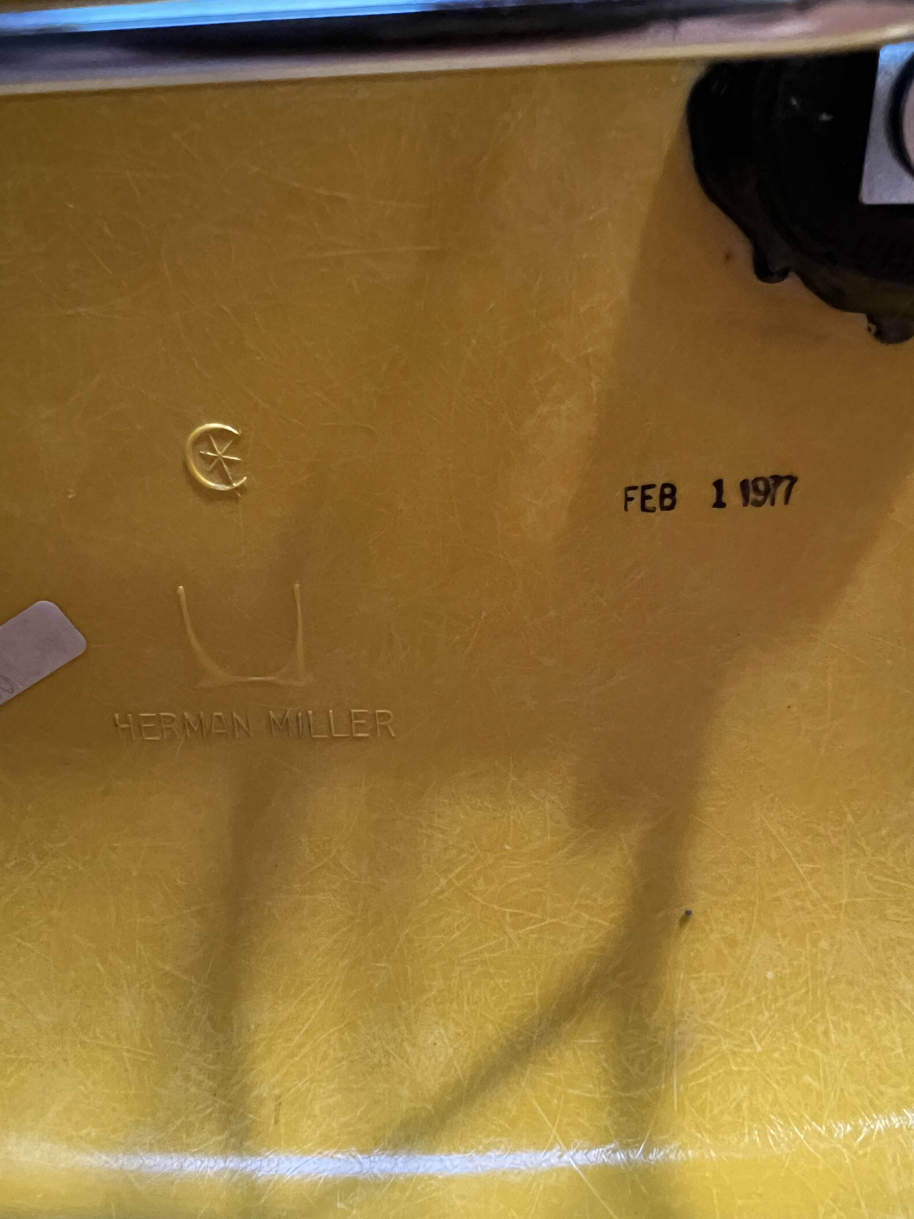 RAR EAMES HERMAN MILLER 1977 US FONT