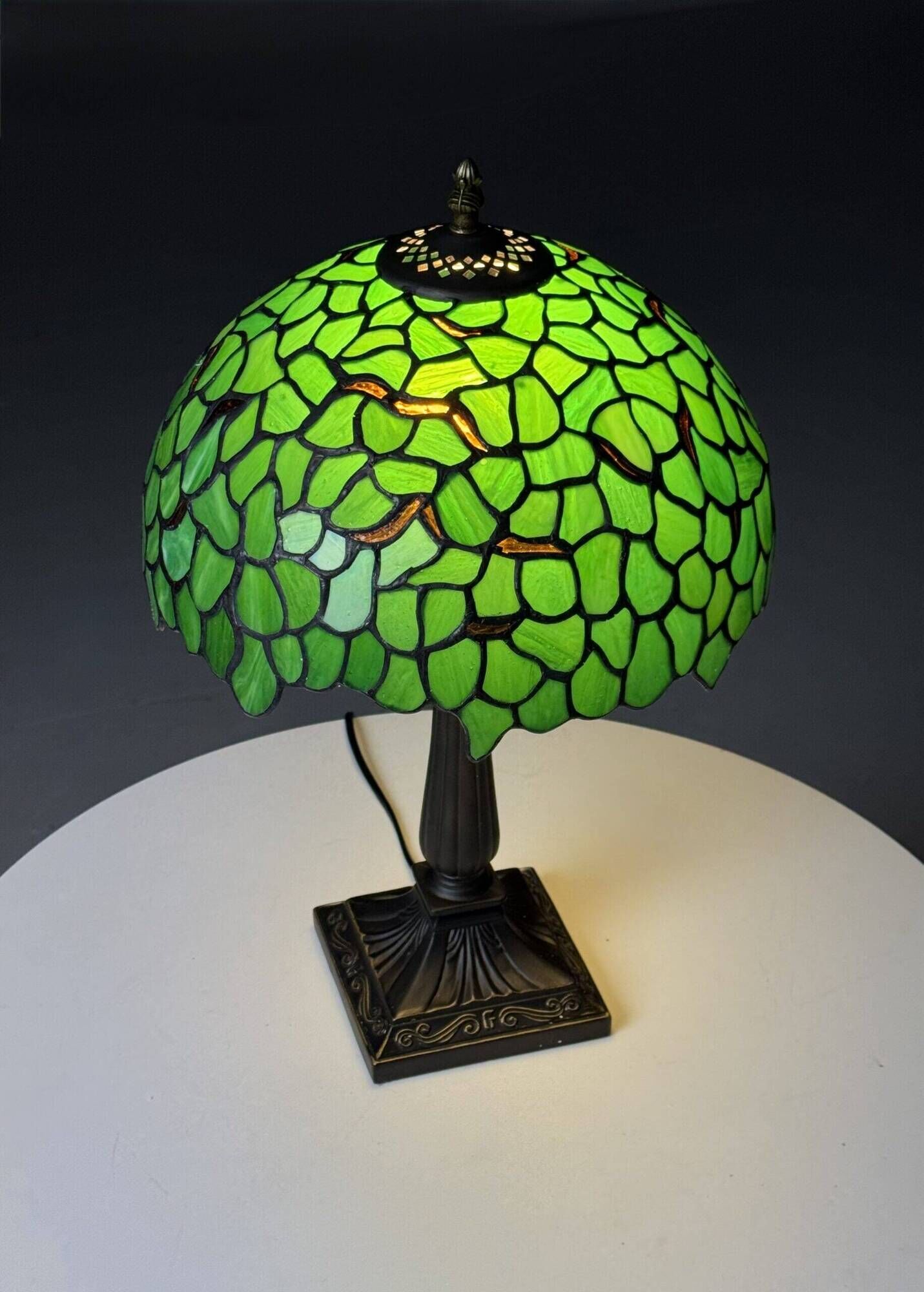 Tiffany style table lamp green